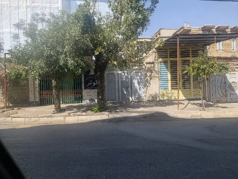 خانه 187 متری خ شهید مرتضی باقری دارای 2 مغازه