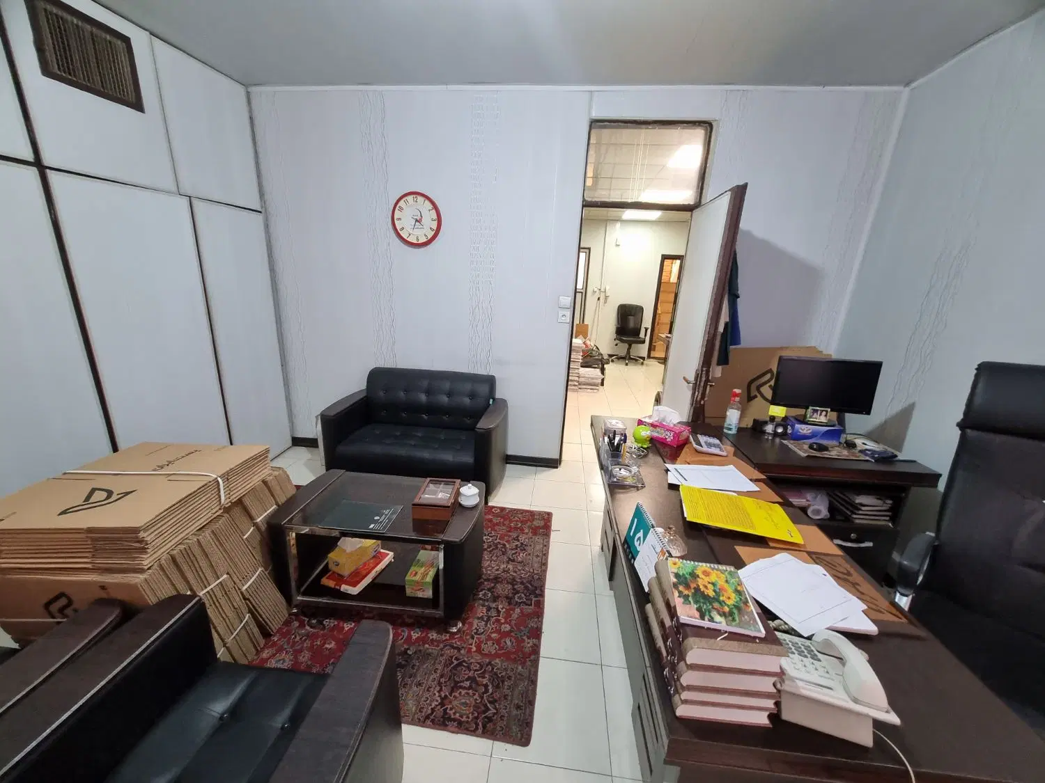 واحد ۹۰ متری بر خیابان