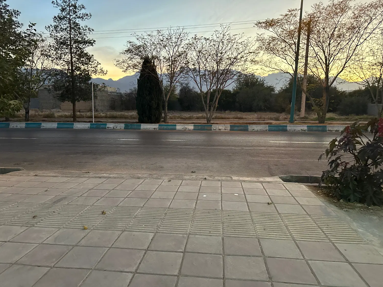 زمین مهریز لب بلوار