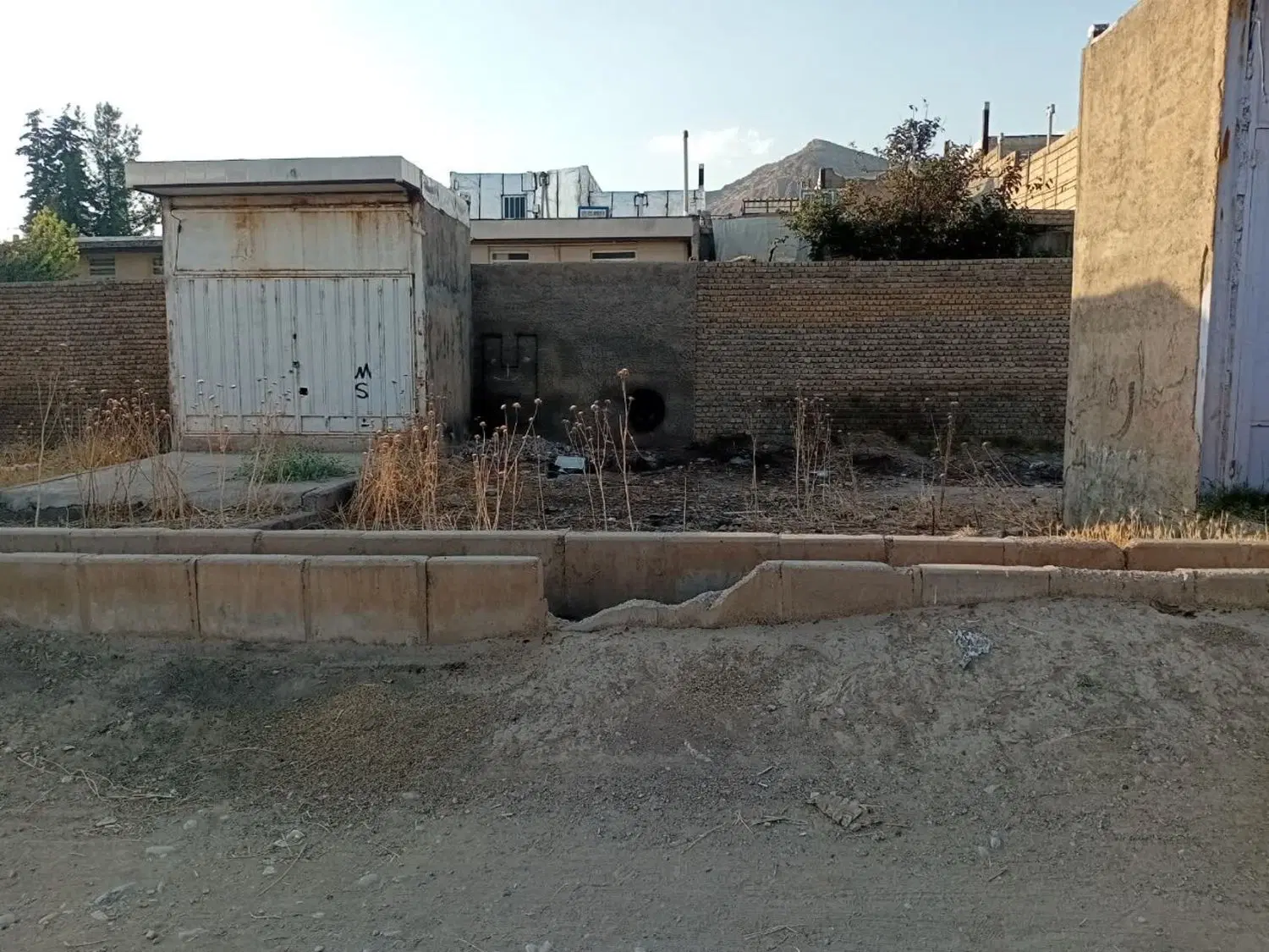 زمین  12 متری تجاری