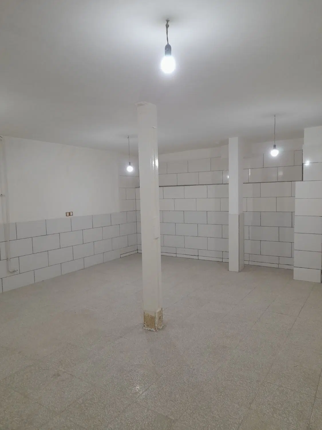اجاره زیر زمین حدودا ۷۰ متر نورگیر عالی