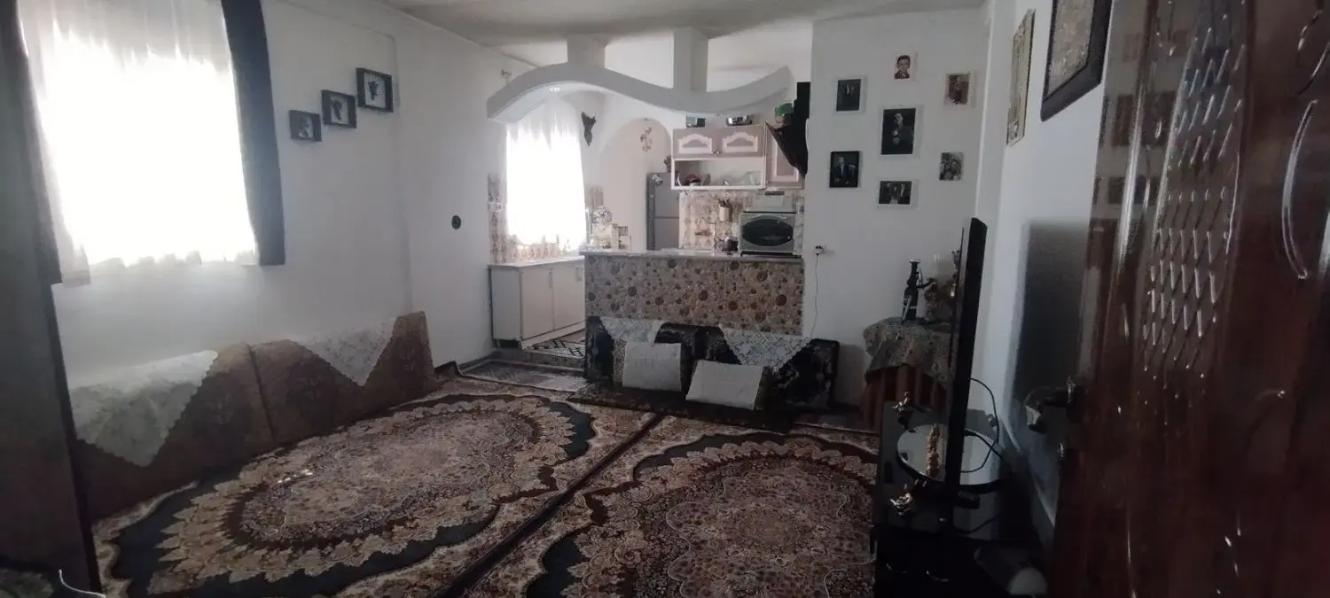 ساختمان سه طبقه ویلایی