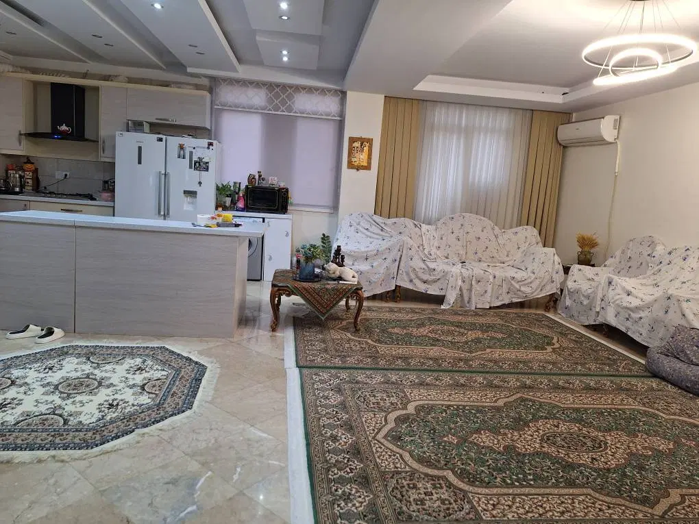 ۹۵ متر فول امکانات بالای میدان انقلاب نصرت