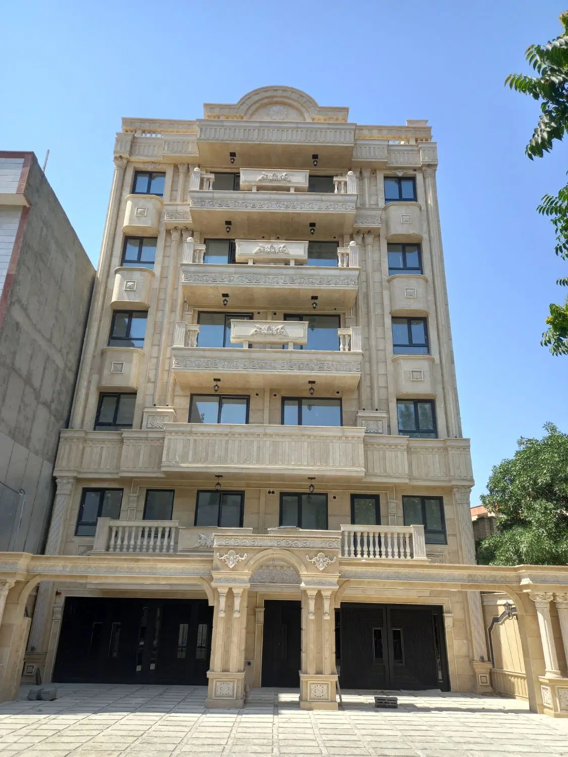 ۲۰۰مترواحدمسکونی حافظ اول استادسرا