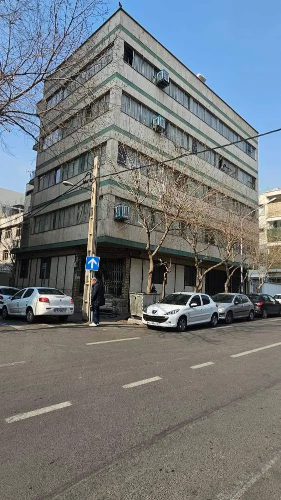 ساختمان تجاری، اداری، درمانی در خیابان مظفر جنوبی