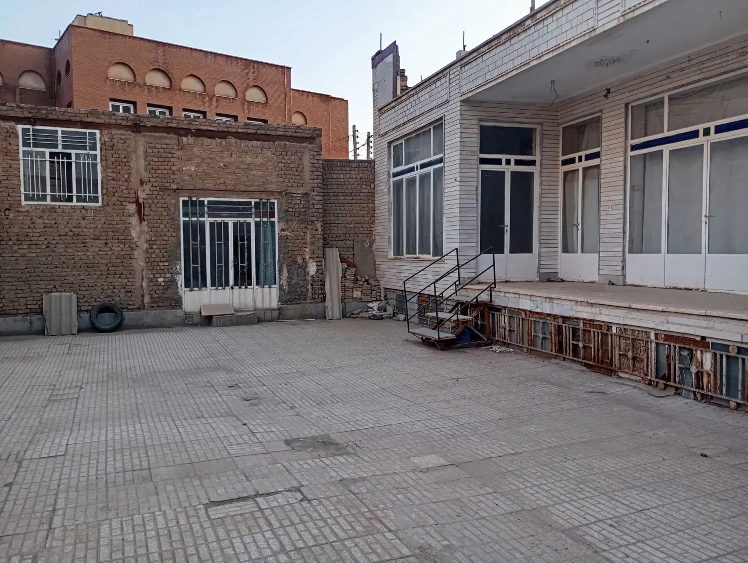 منزل ویلایی، خ امام خمینی، ۳۵۰ متر