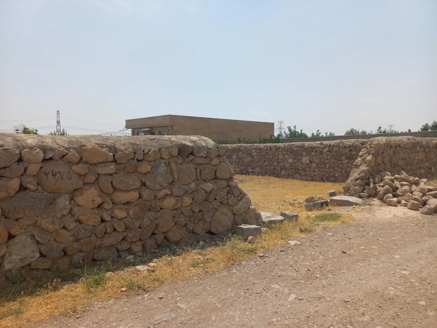 زمین ۵۱۱متری فشند نزدیک صدرا