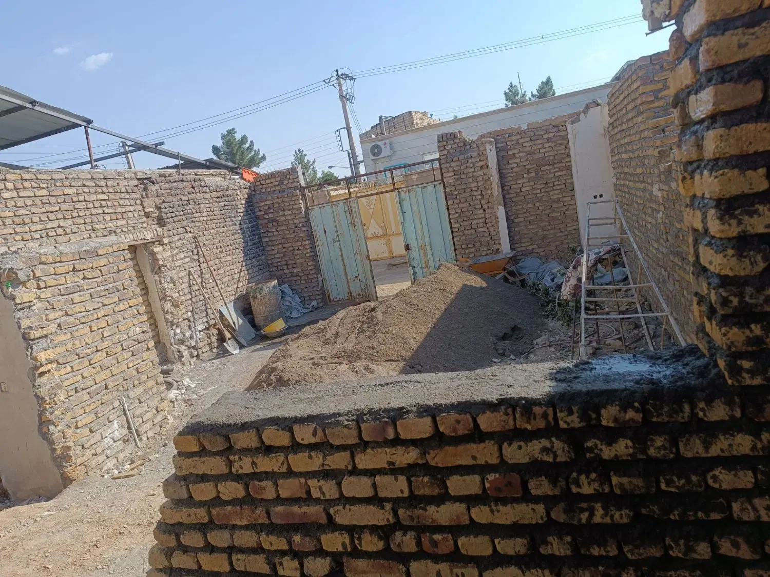 خانه نیمه ساز نوغاب
