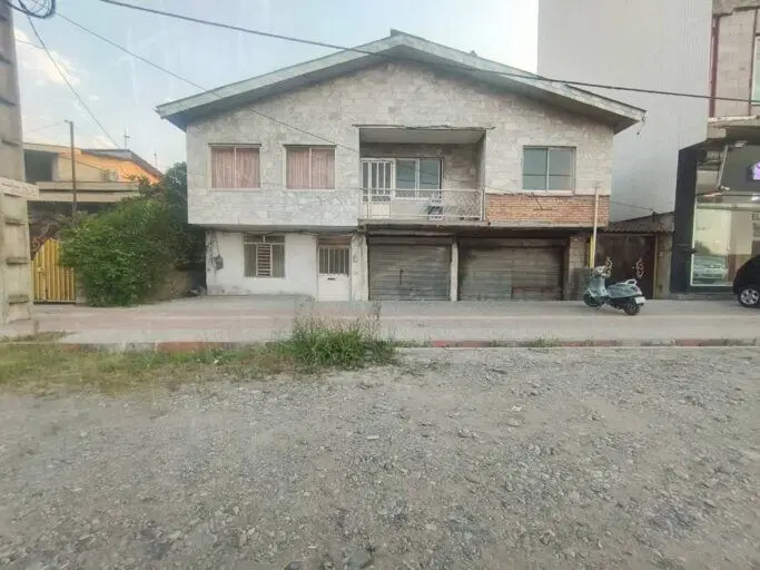 ملک تجاری بر اصلی خیابان