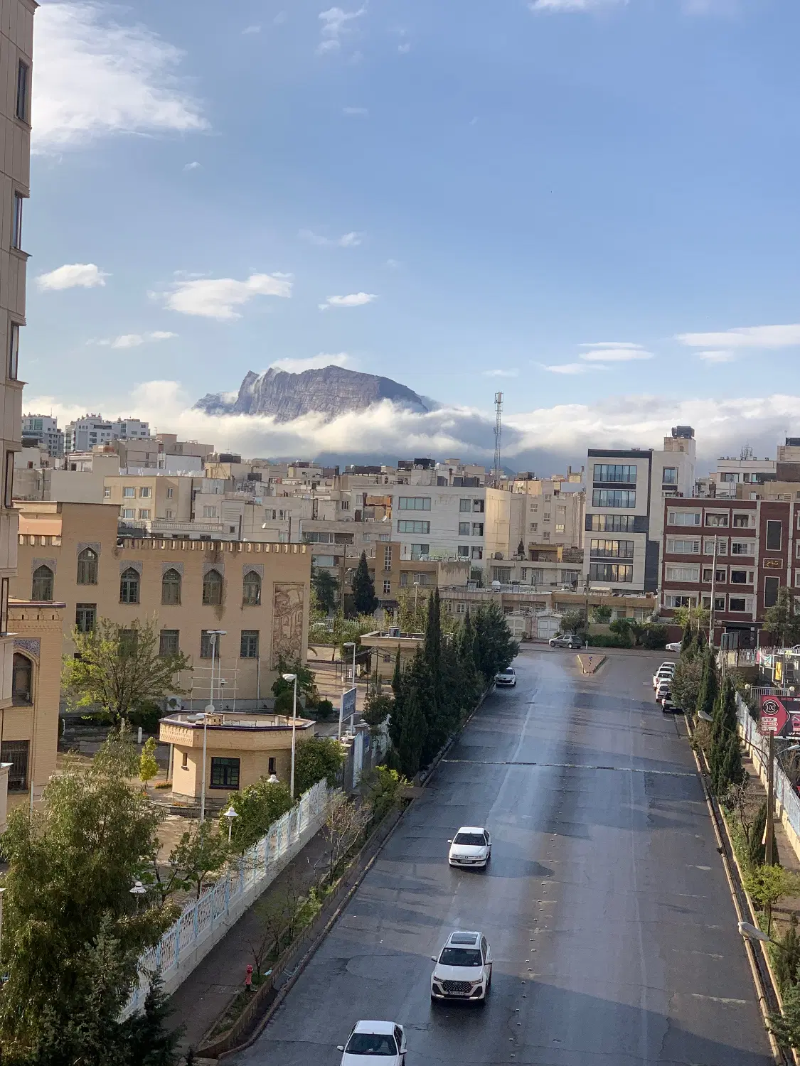 ۱۴۰ متر ۳ خوابه شیک و نورگیر بلوار انقلاب شمالی