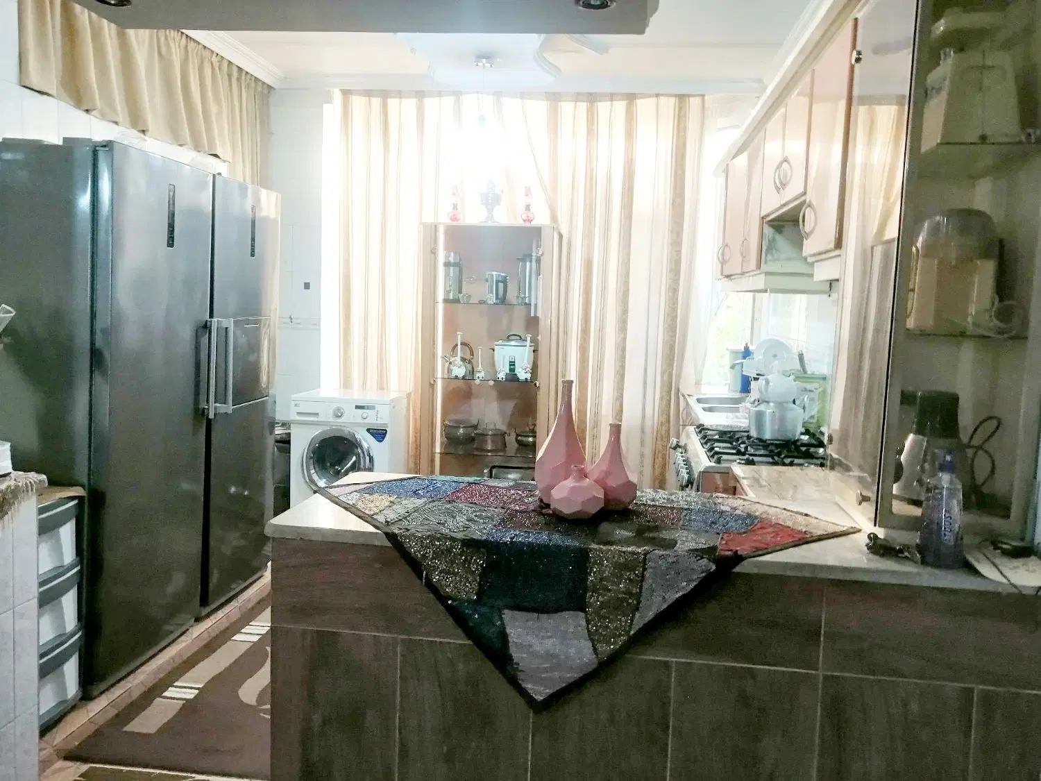خانه دو طبقه ویلایی و یک باب مغازه