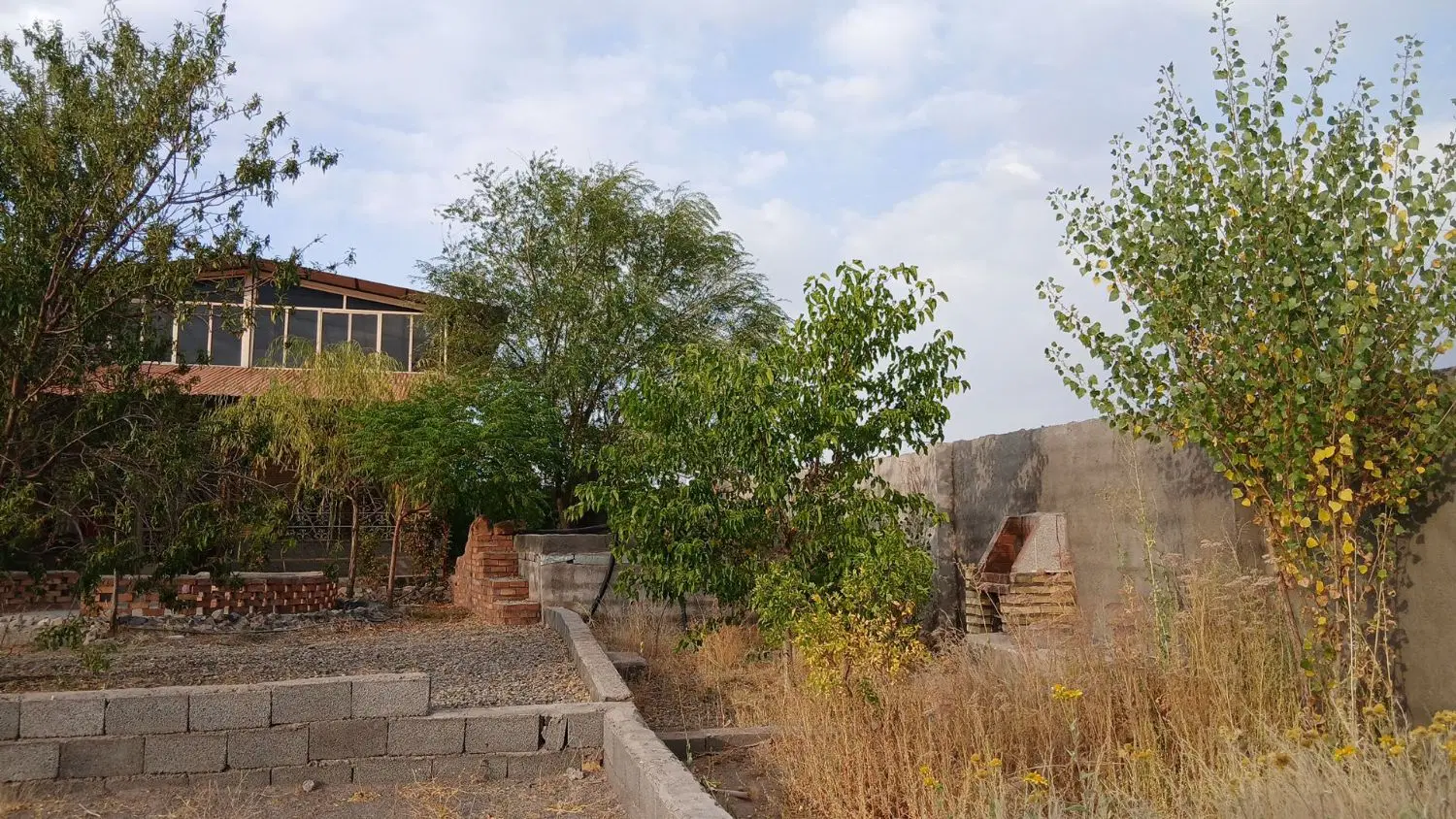 خانه باغ شیک  بید خواب با ۱۸۰ متر زیر بنا  با سند
