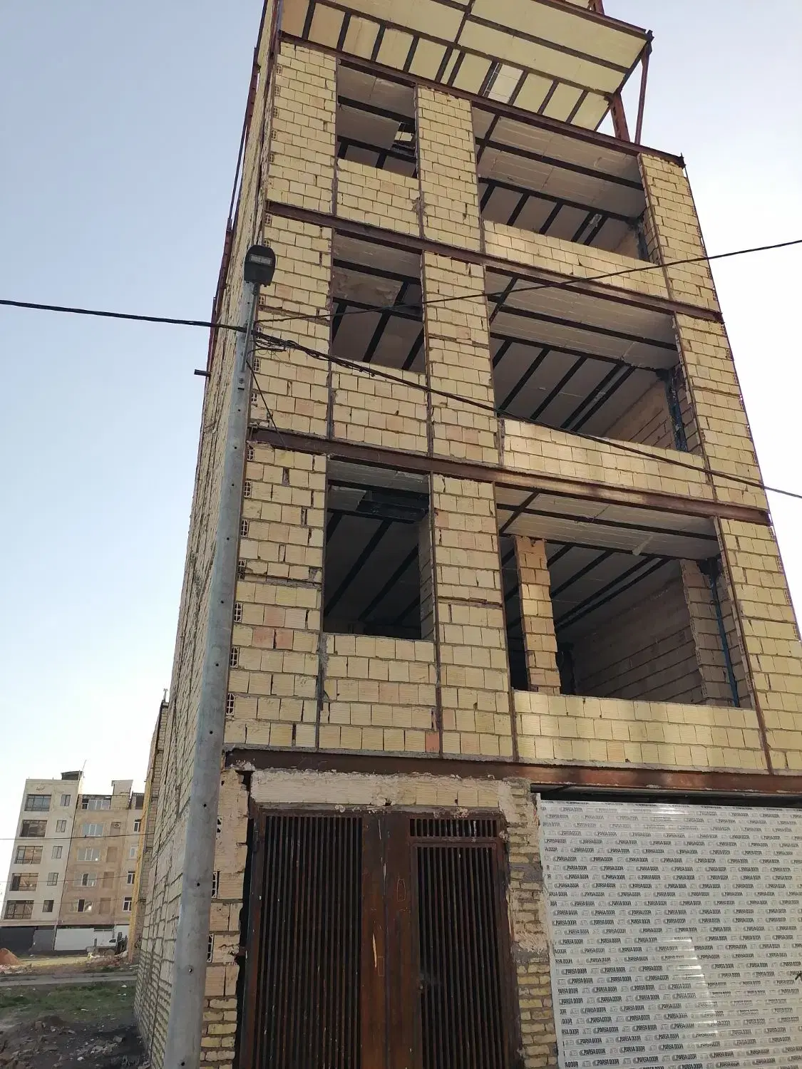 پیش فروش یک واحد آپارتمان ۱۰۰متری ۲ خواب بصورت خام