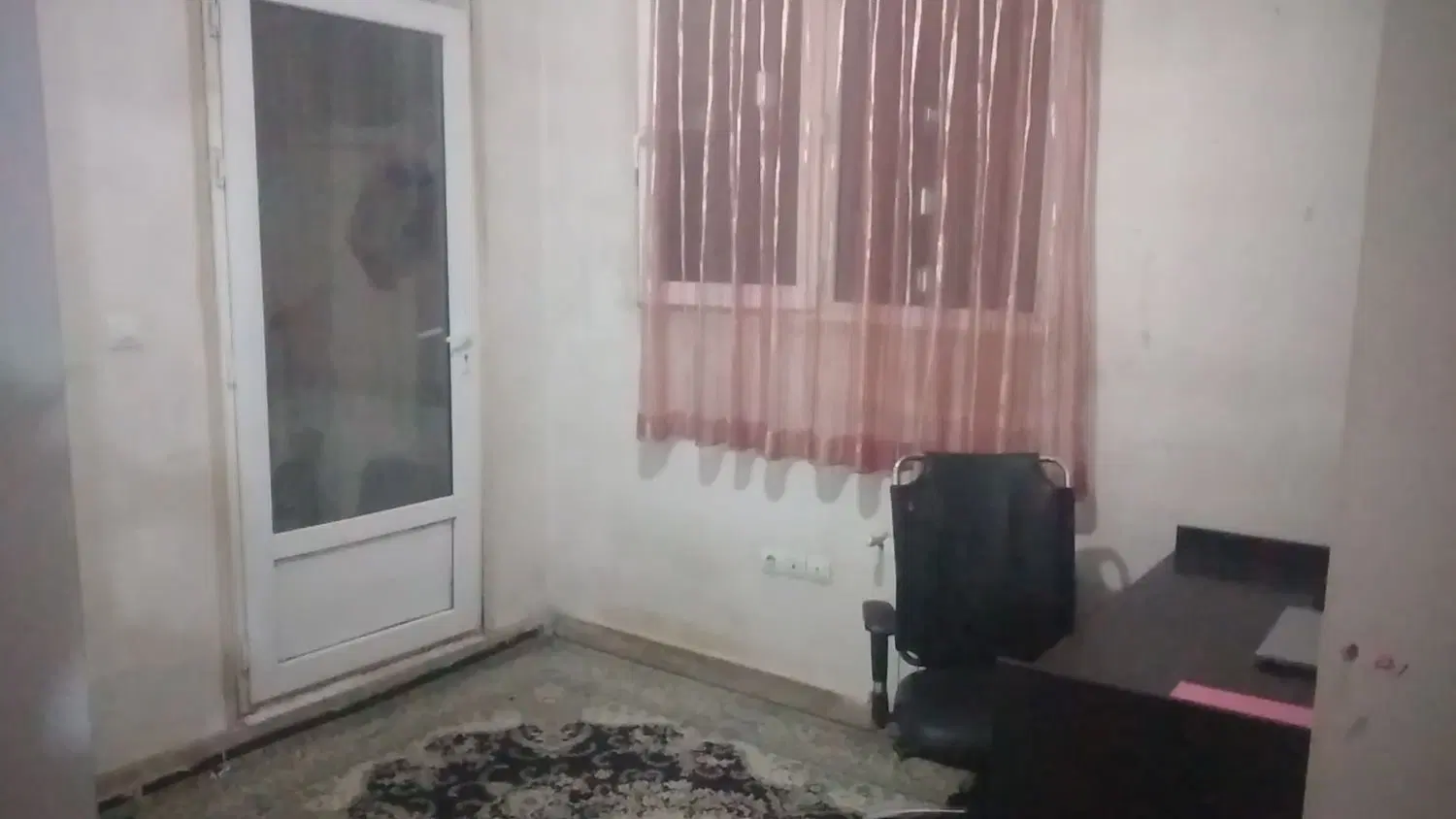 واحد ۷۸ متری واقع در آبشناسان، مهر کارکنان دولت
