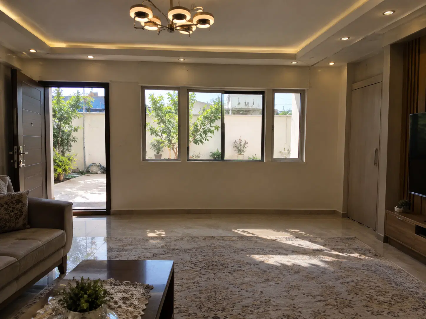 خانه دوطبقه جنوبی ۱۱۰ متری حیاط‌دار، نورگیر