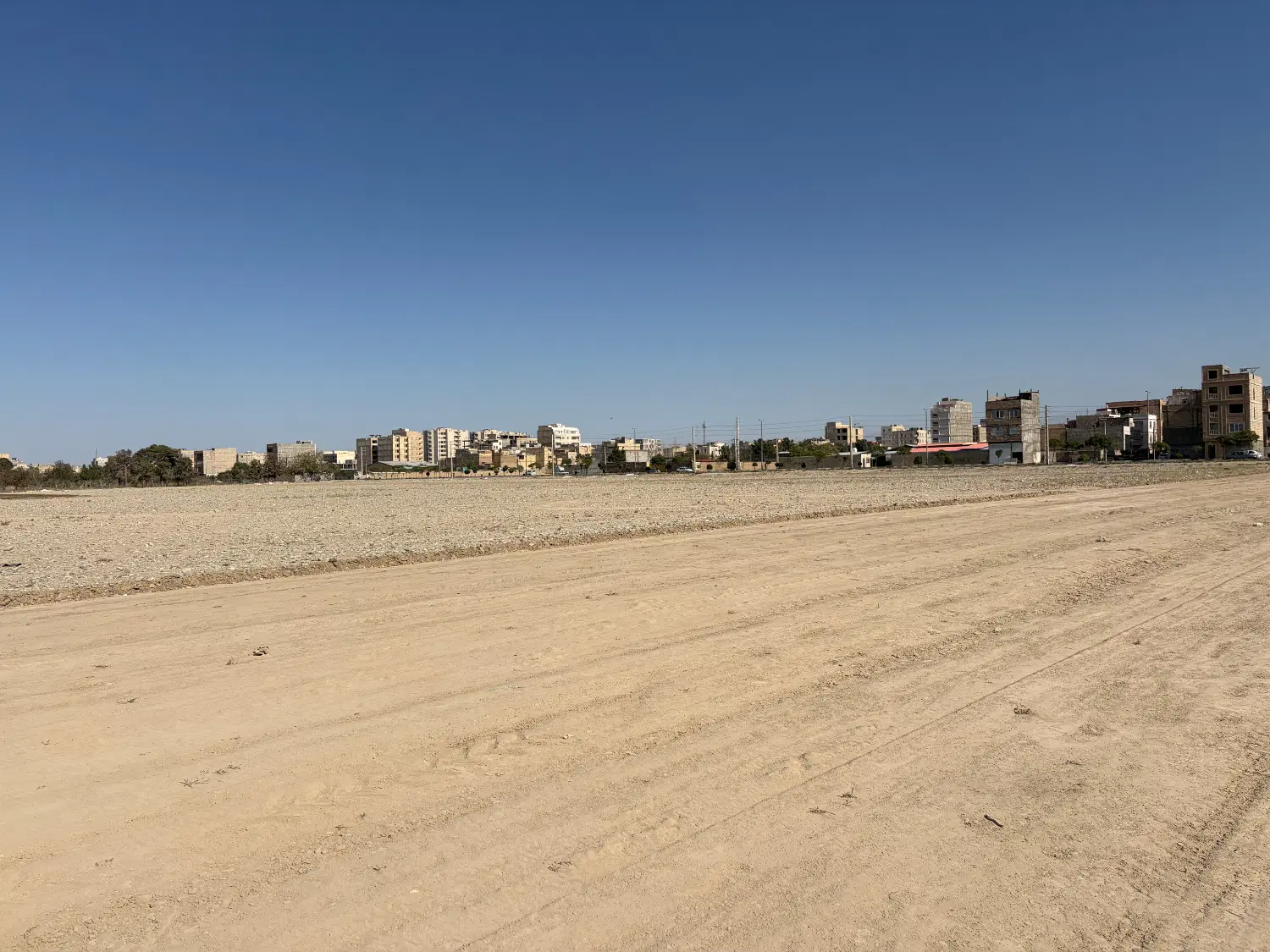 زمین های فروشی