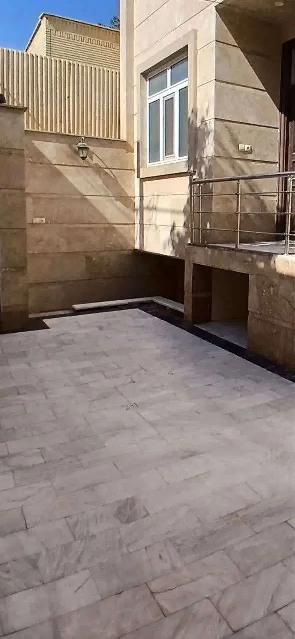 زیرزمین شیک و دلباز هنرستان