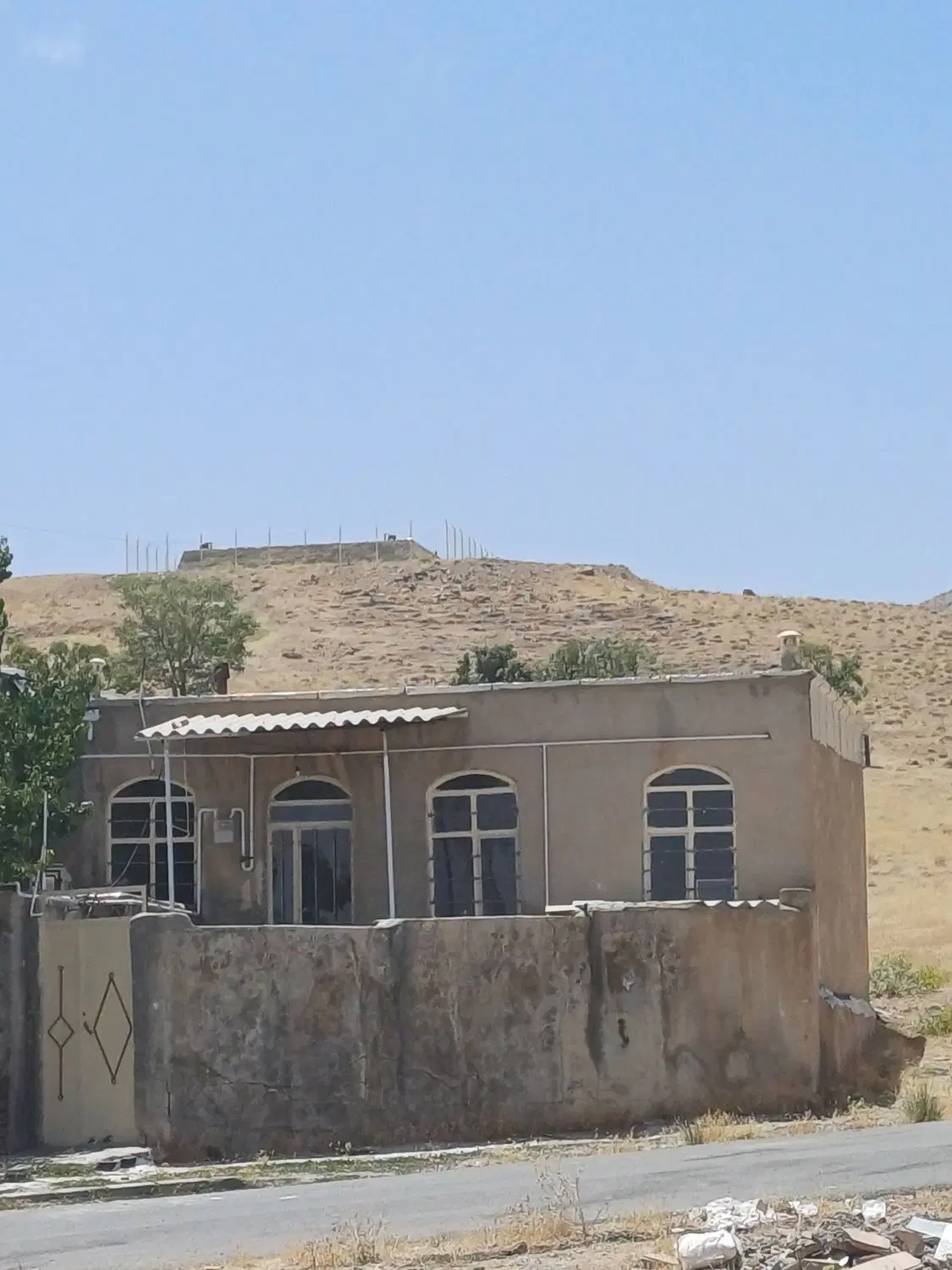منزل ویلایی واقع در شهر سطر