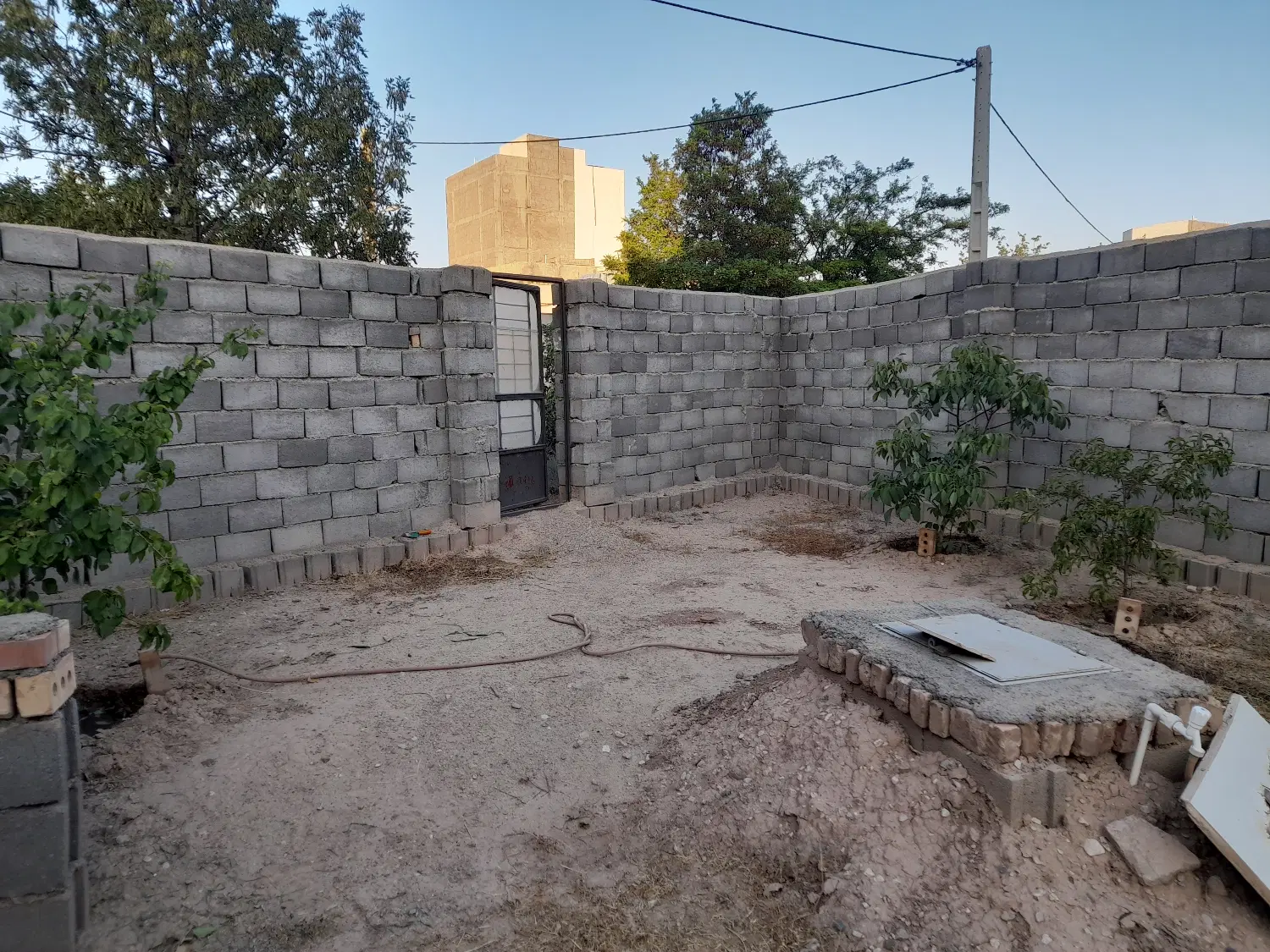 زمین و انباری