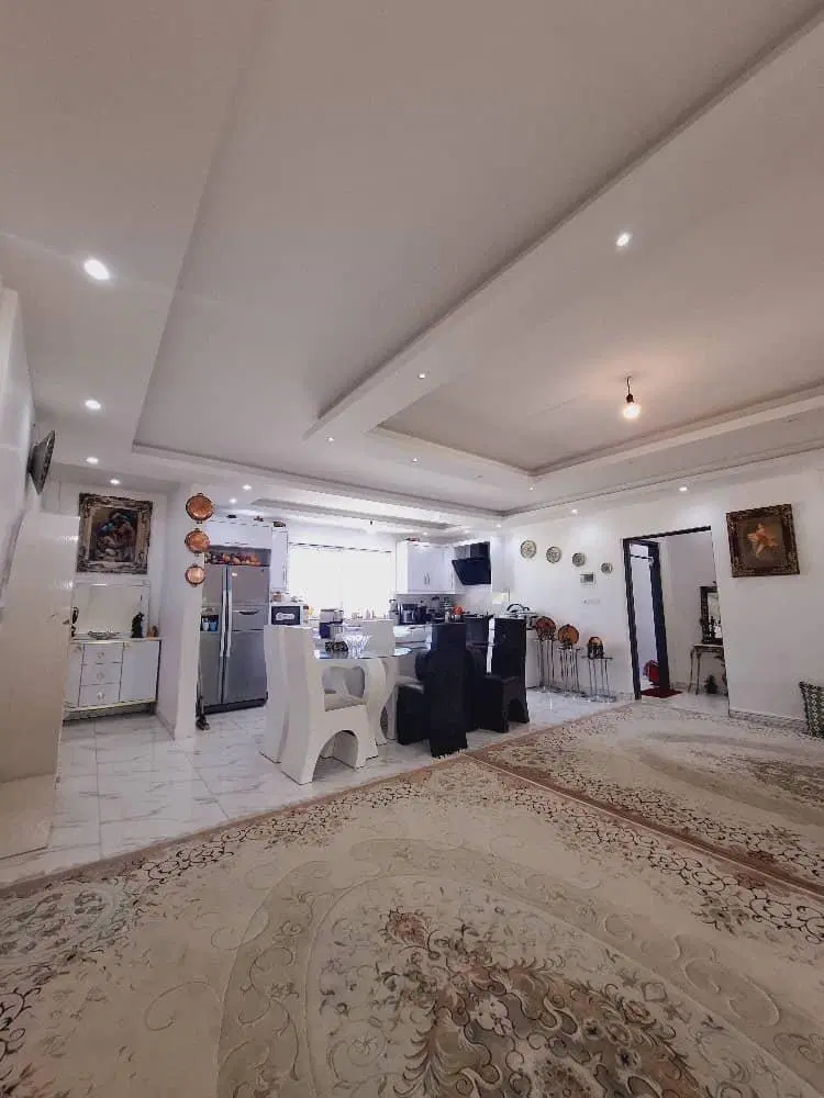 ویلا نوساز ۷۰۰ متری