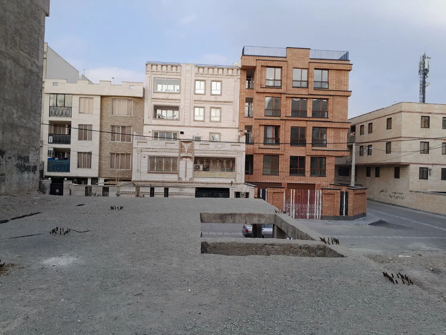 ۴۱۴ متر زمین سند تک برگ با جواز در فرویس