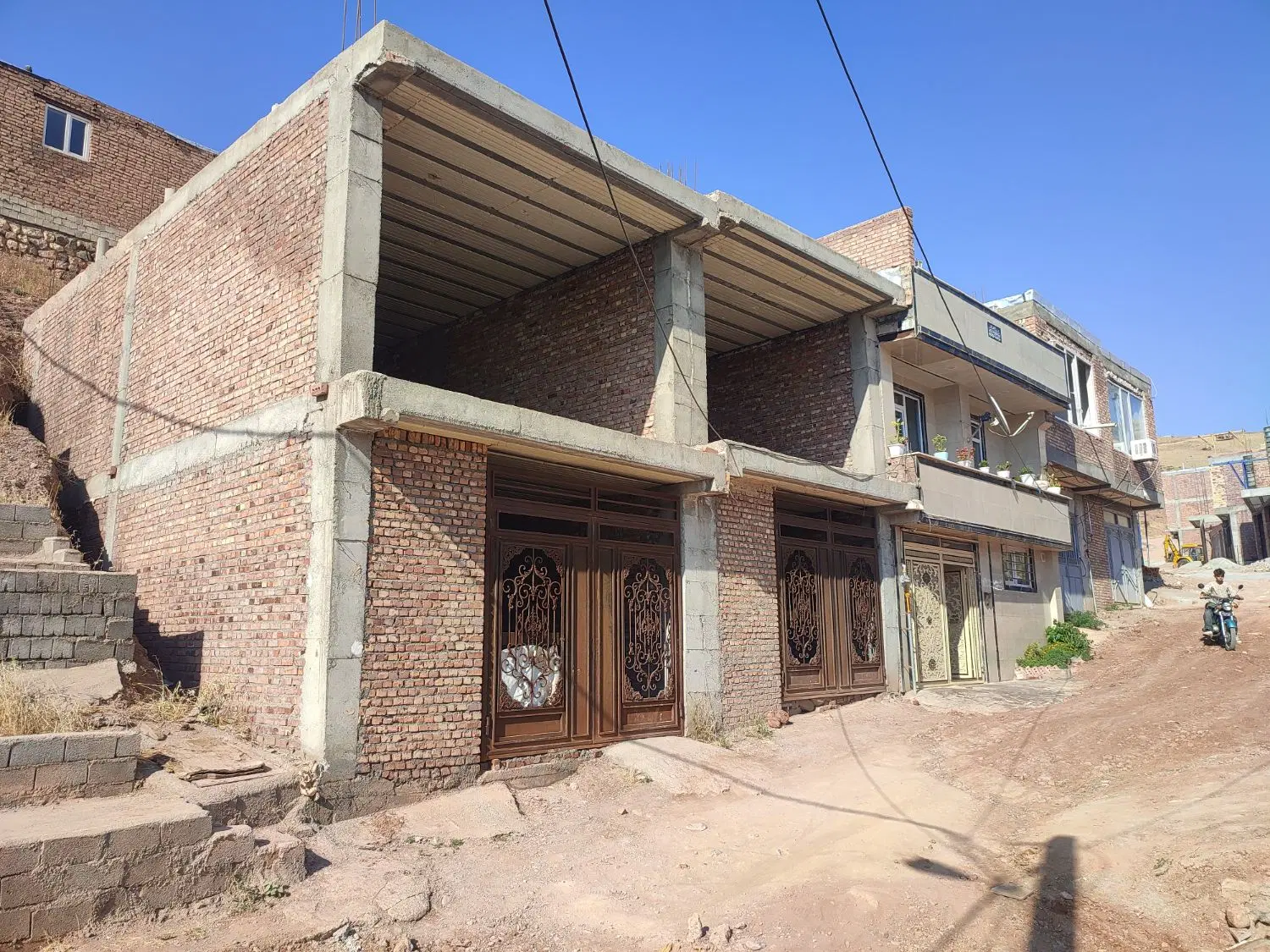 خانه نیمه کاره