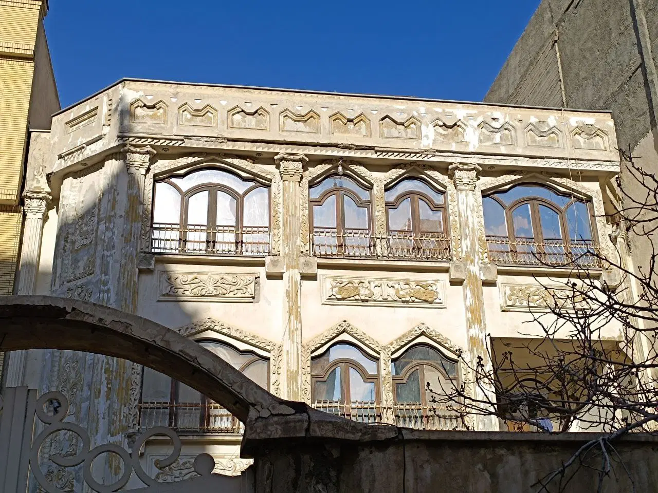فروشگاه حاشیه دستغیب