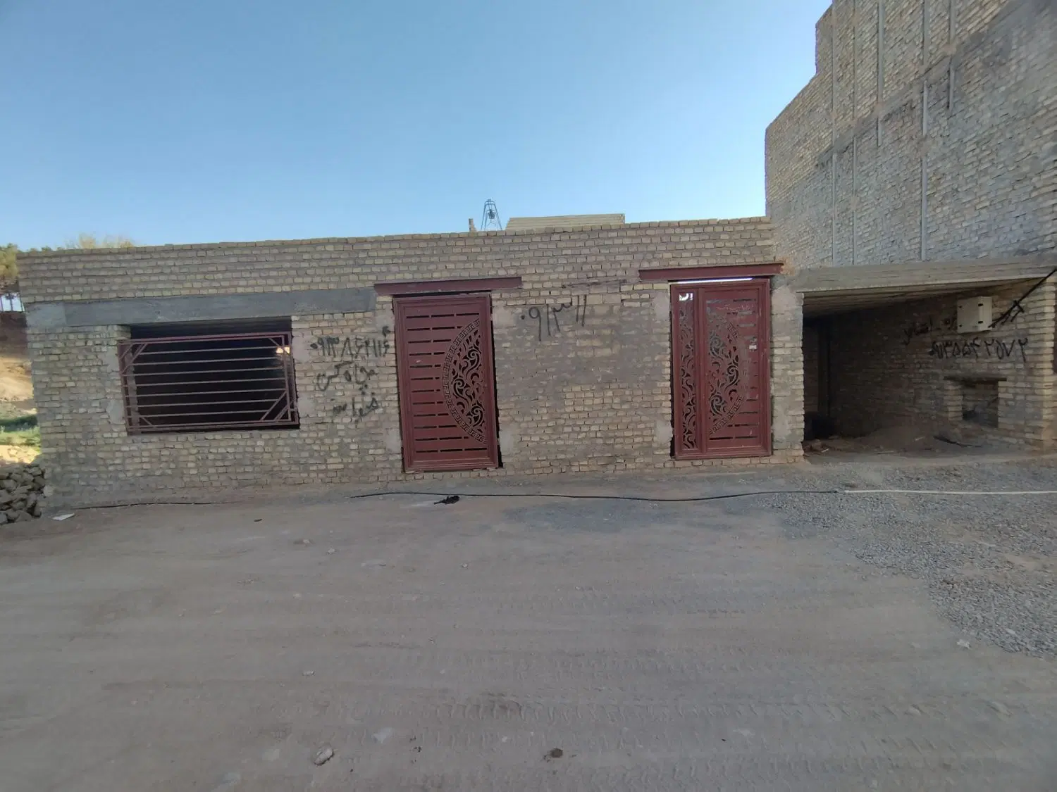 زمین نیمه ساز فروشی بر ۱۵