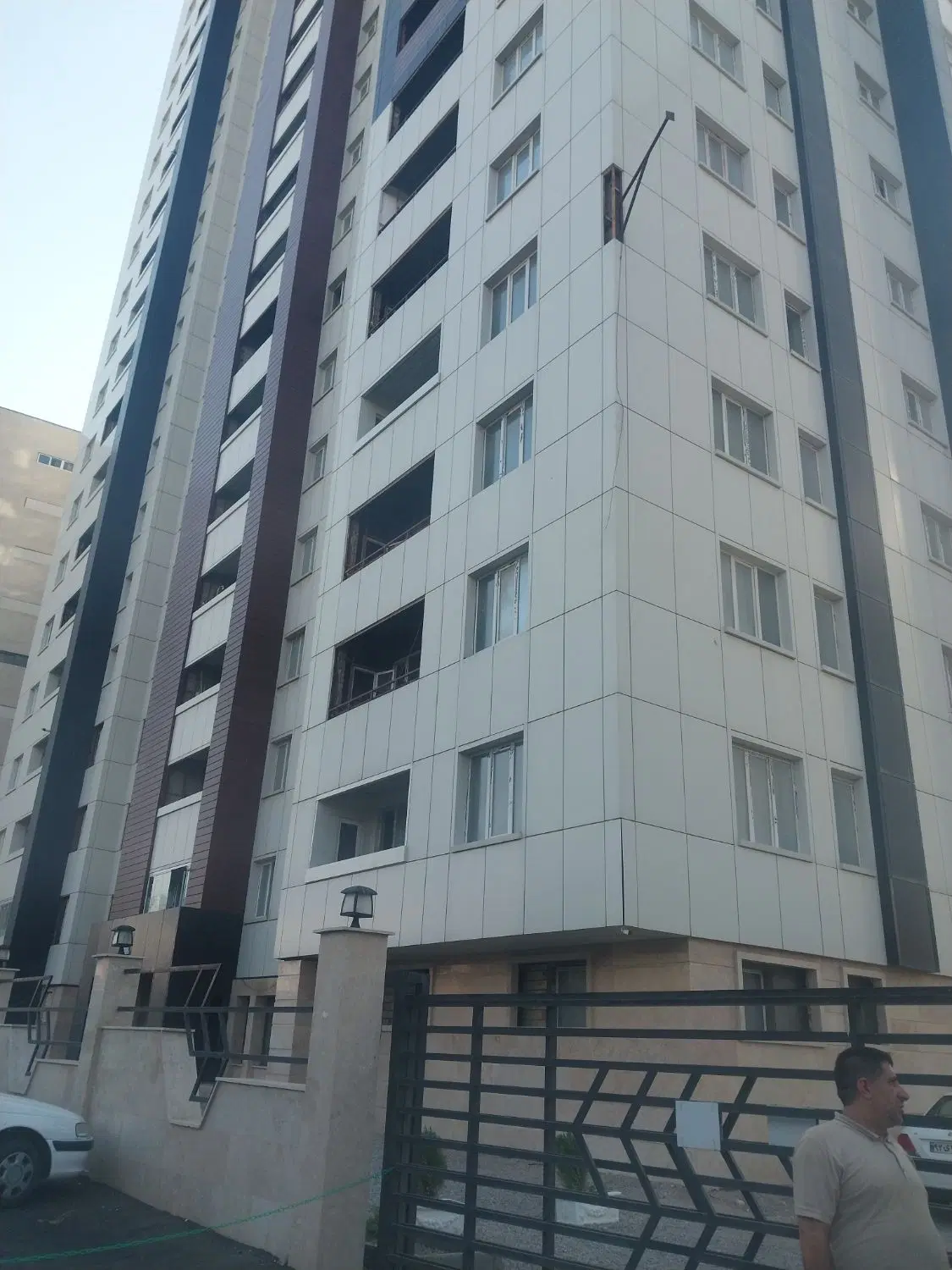 اپارتمان طبقه ۱۶