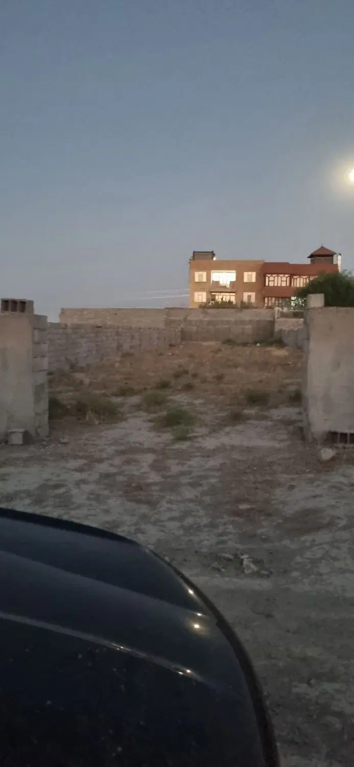 زمین پشت حاشیه بلوار شاهنامه