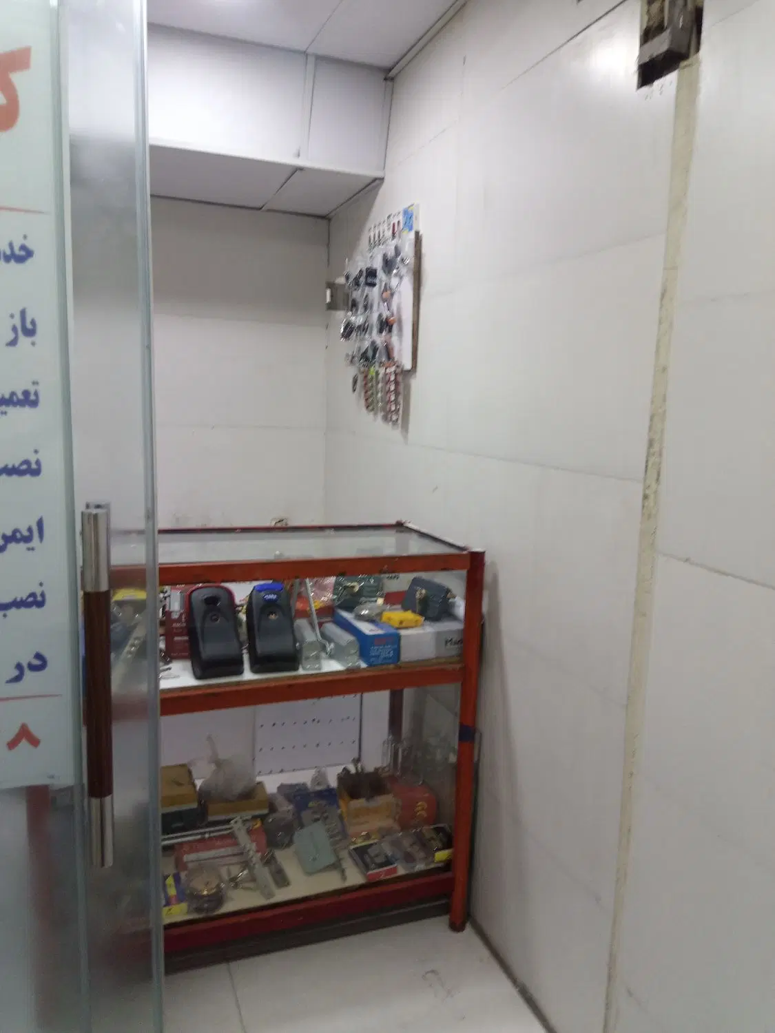 مغازه حدوداً پنج متر اجاره
