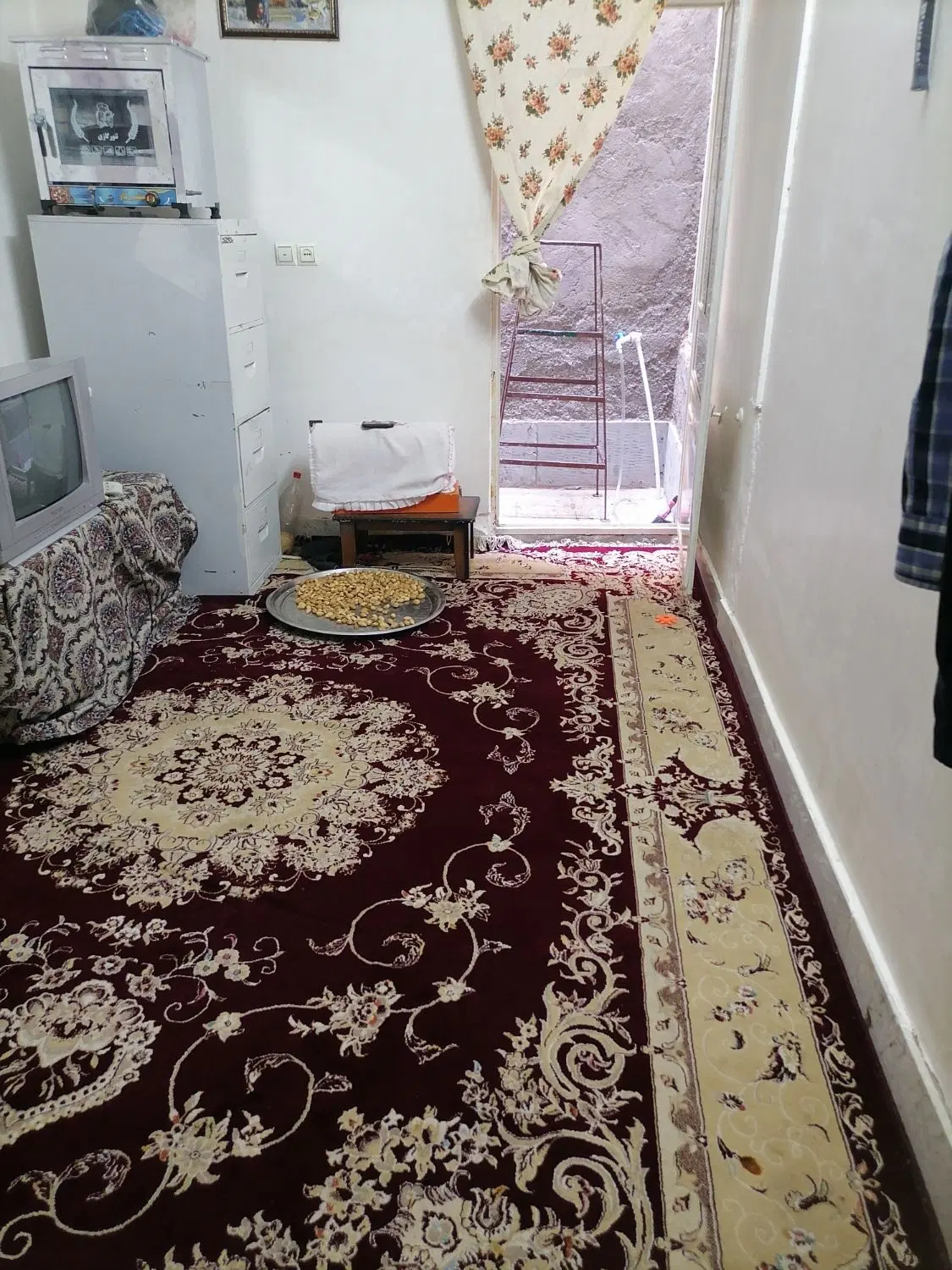 خانه ویلایی نزدیک به خیابان وسوپر مارکت