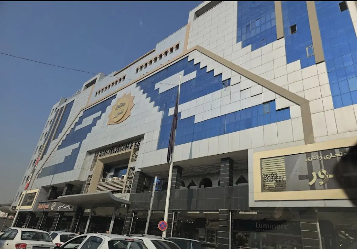 مغازه شوش مرکز تجاری نور