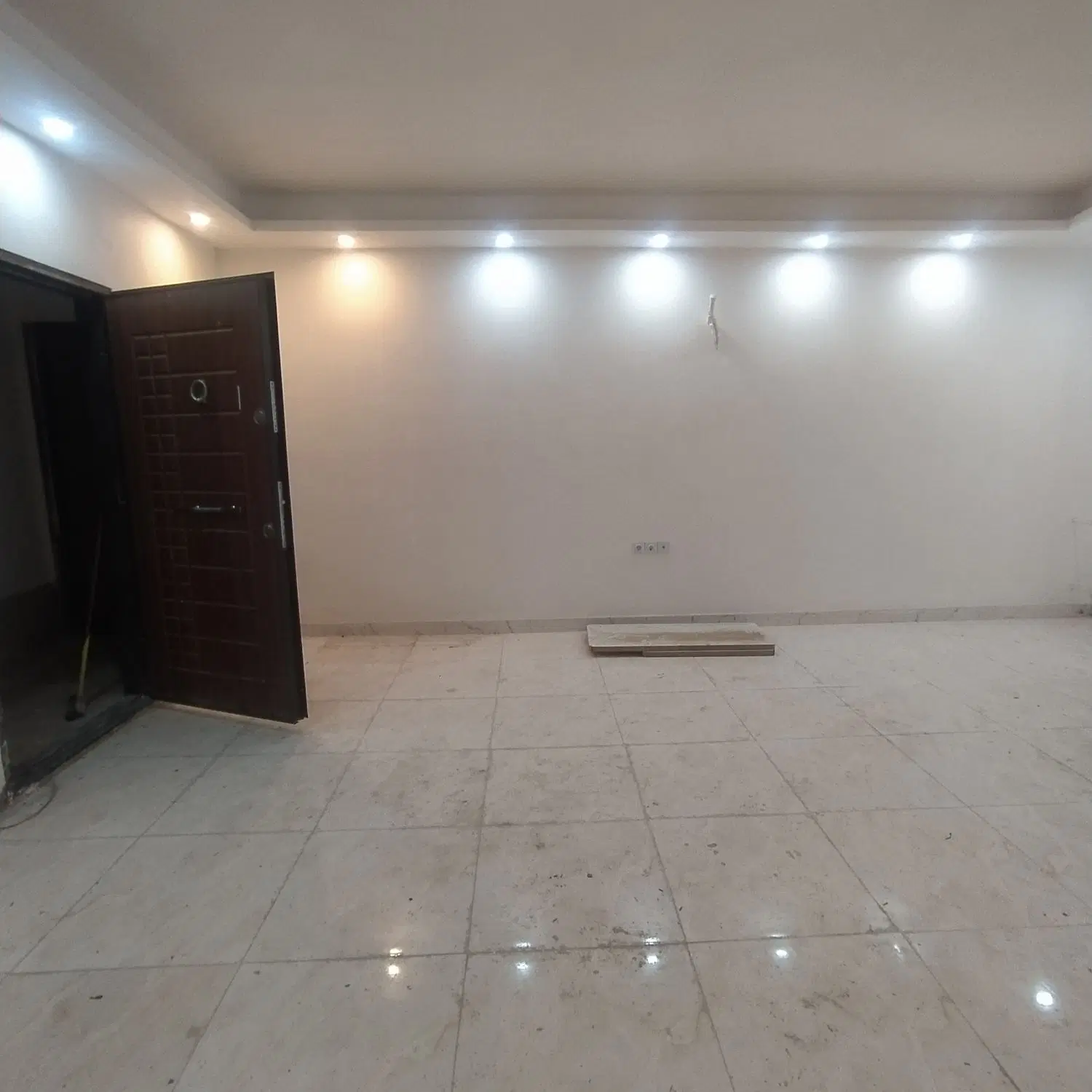 واحد نوساز ۸۳ متری