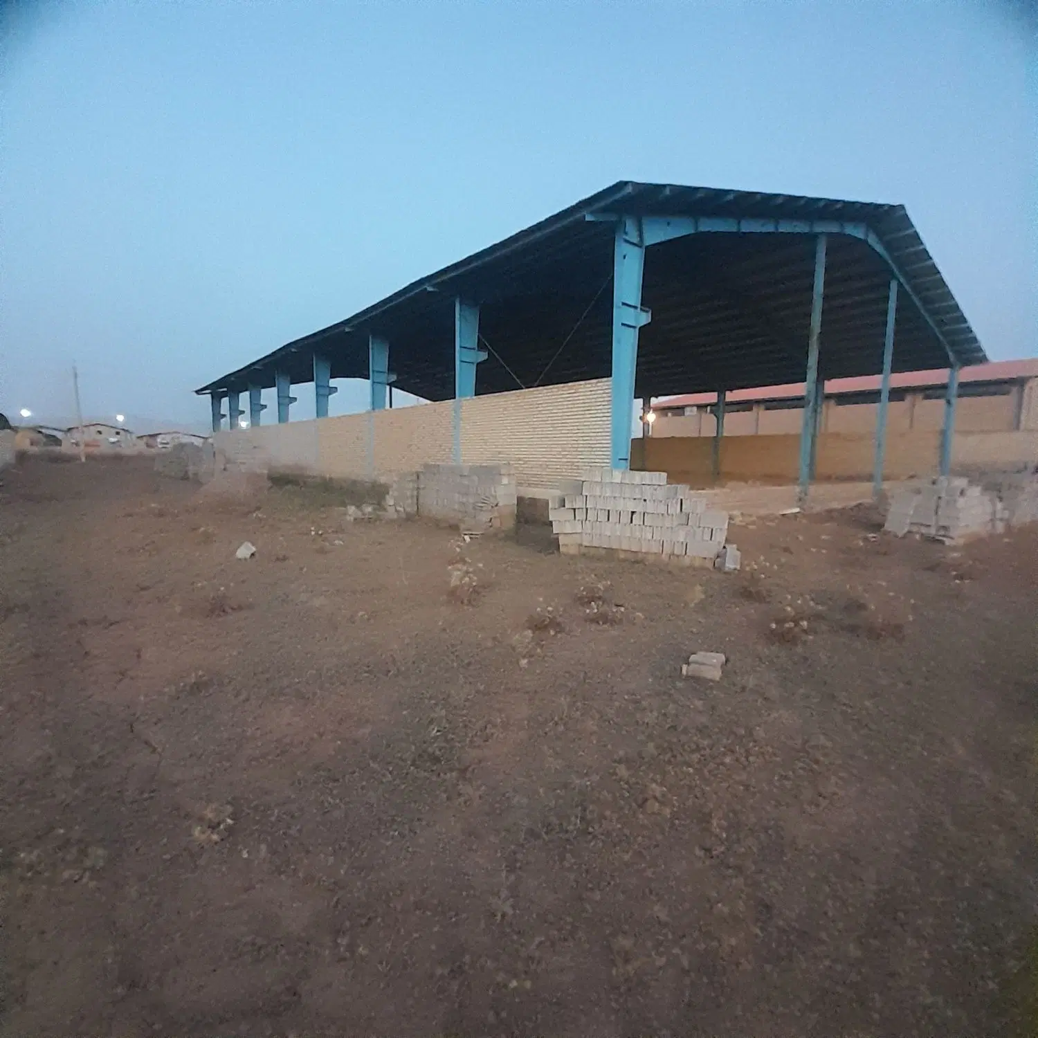 زمین نیمه کاره در شهرک صنعتی سلطانیه