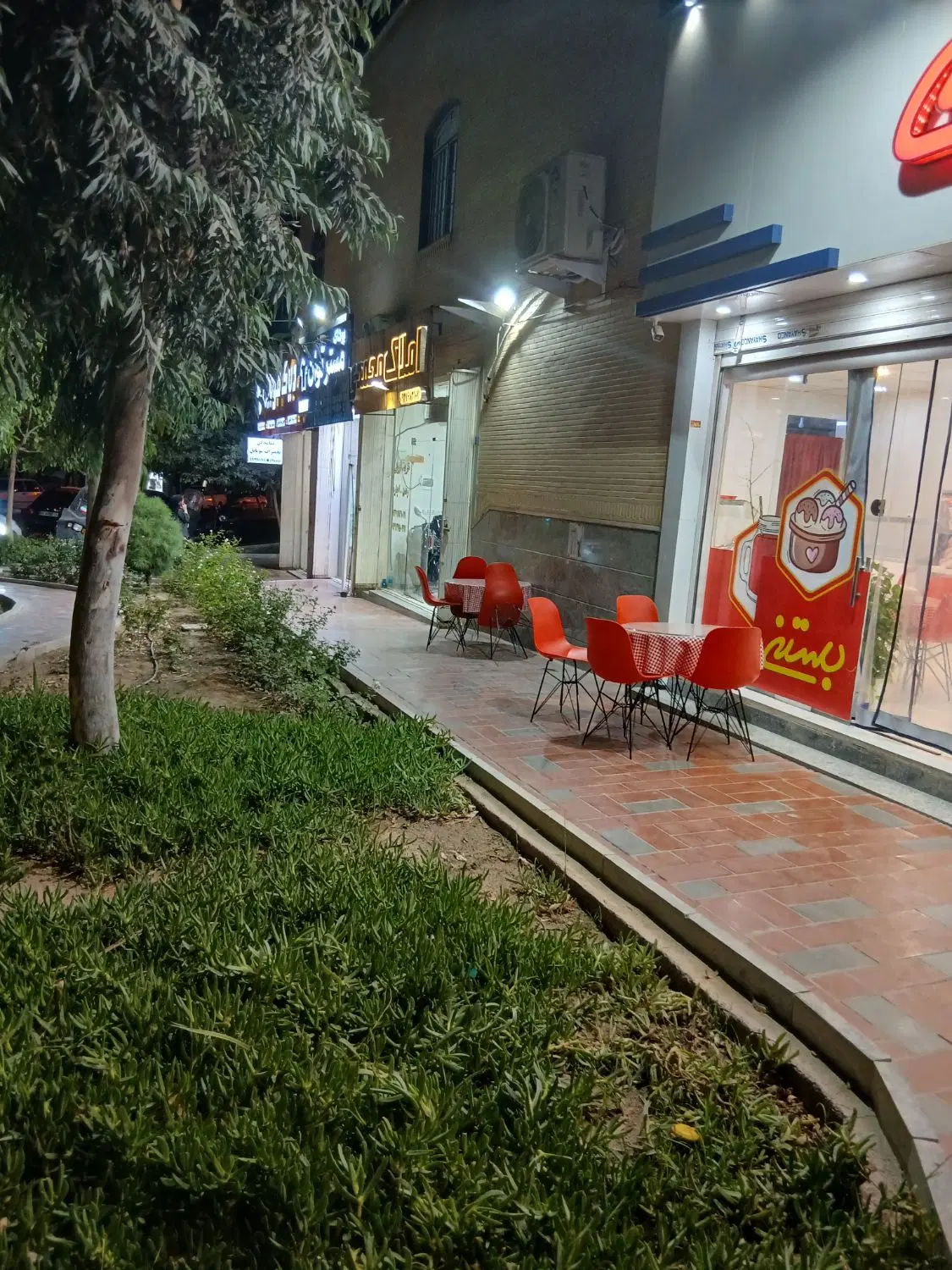 اجاره مغازه در خیابان حقانی بنیاد