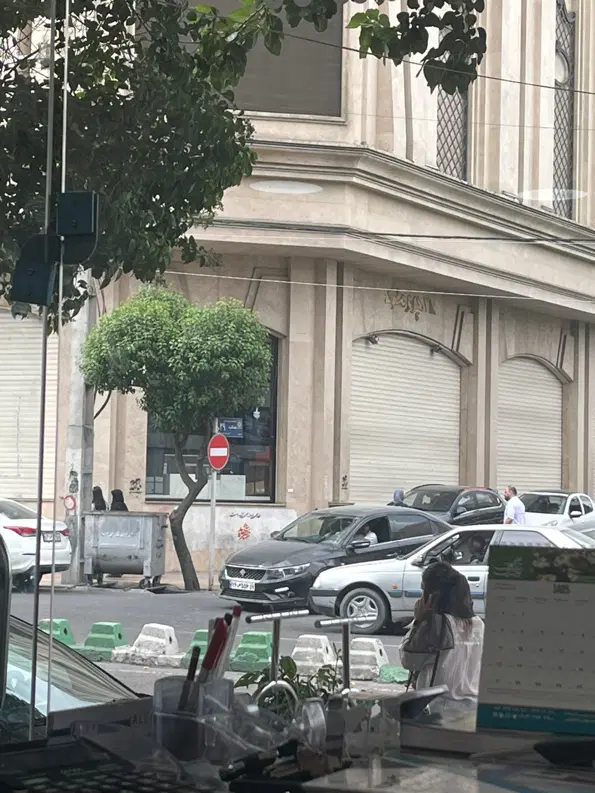 فروش یکجا ۱۰۰۰متر مغازه و بنای تجاری برخیابان اصلی