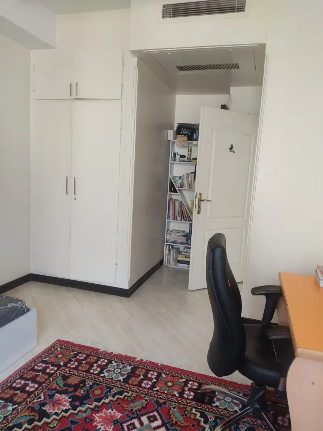 اجاره ۱۱۰متری اپارتمان طبقه ۱۴ برج اسمان چیتگر