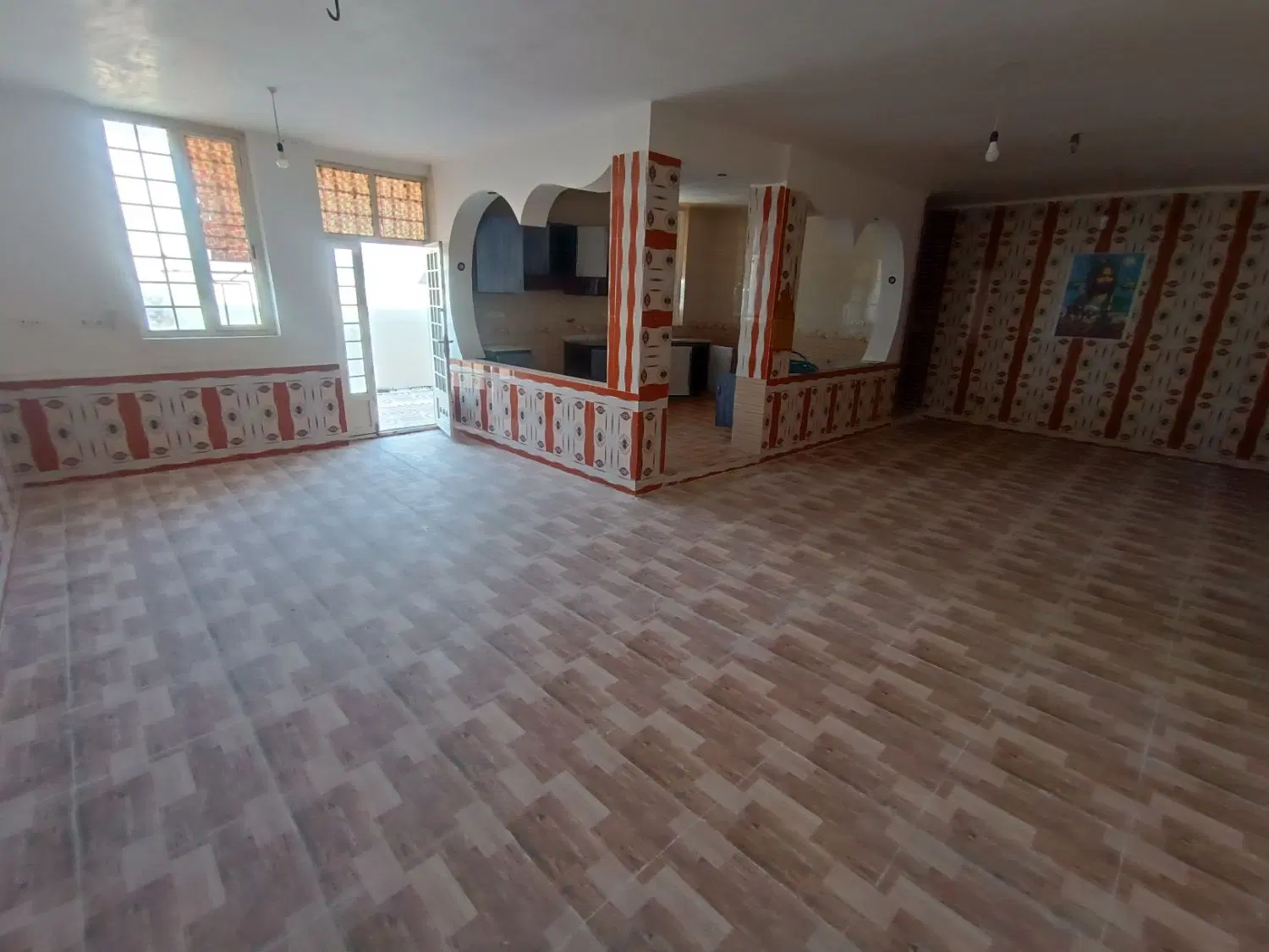 خونه طبق دوم حیاط دار مرکز شهر