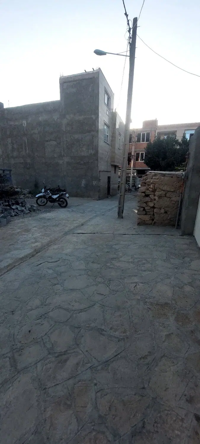 خانه نیمه ساخت صندل اباد