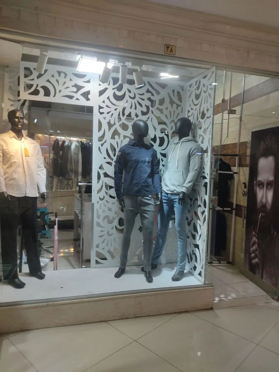 مغازه واقع در پاساژ پارسیان