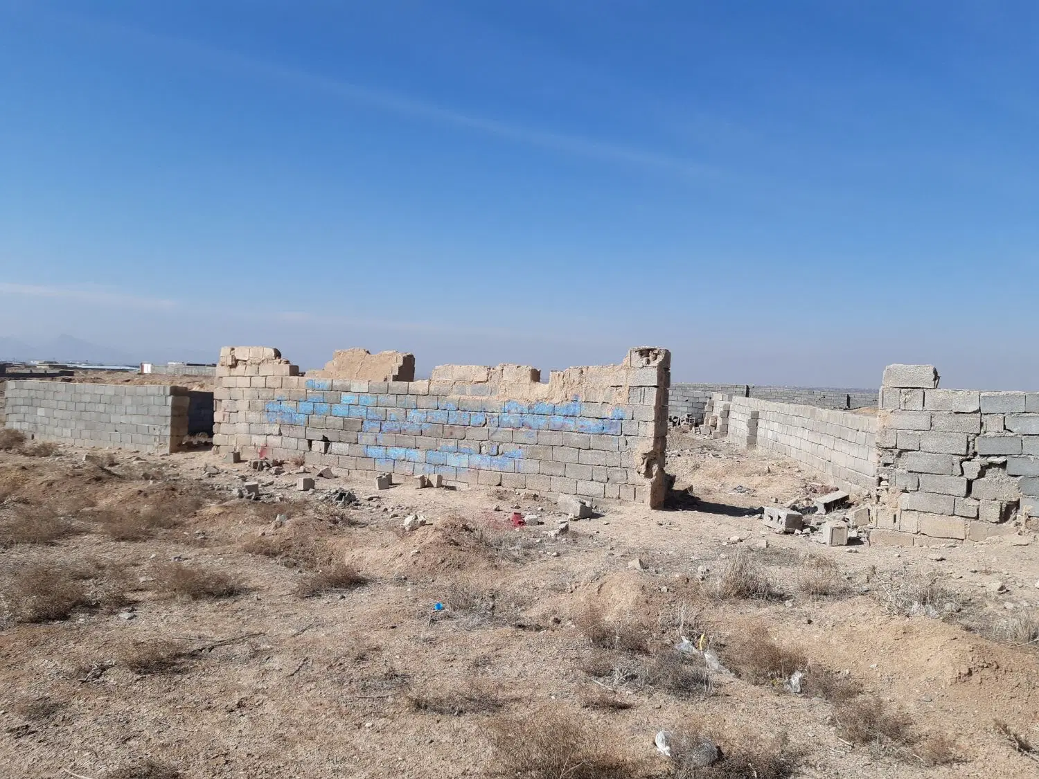 ۲۱۰ متر زمین نبش ۳۵ متری خانلق بیرون طرح