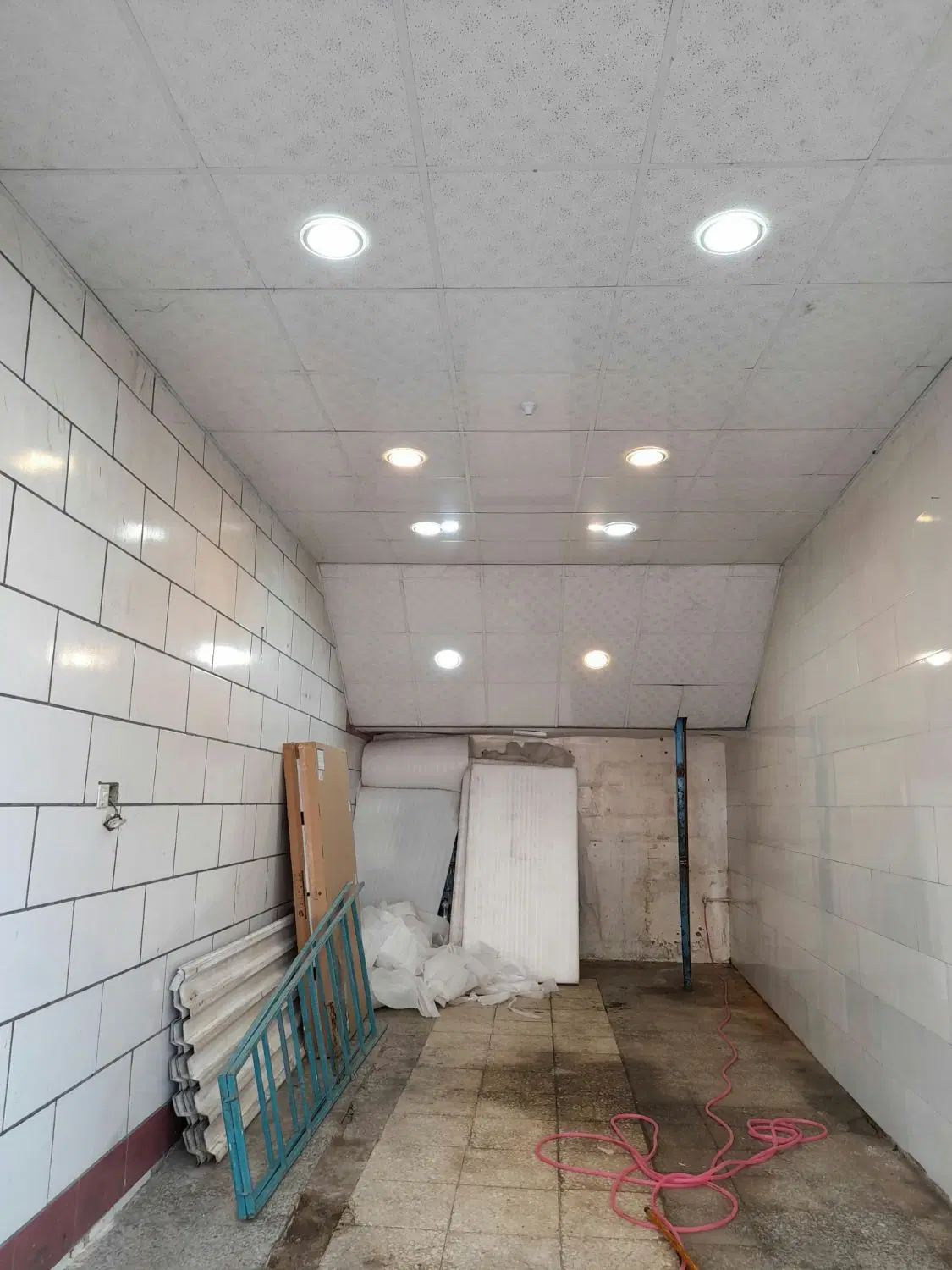 تجاری۲۰۰ متری با پارکینگ۵ خودرو کفیشه