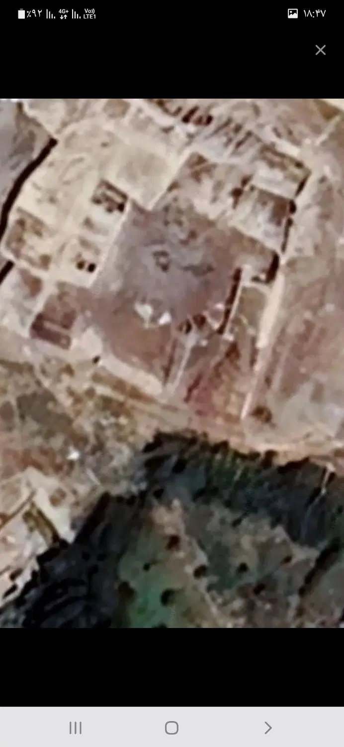 زمین داخل روستای سیف ابادروبه روی کارخانه سیمان