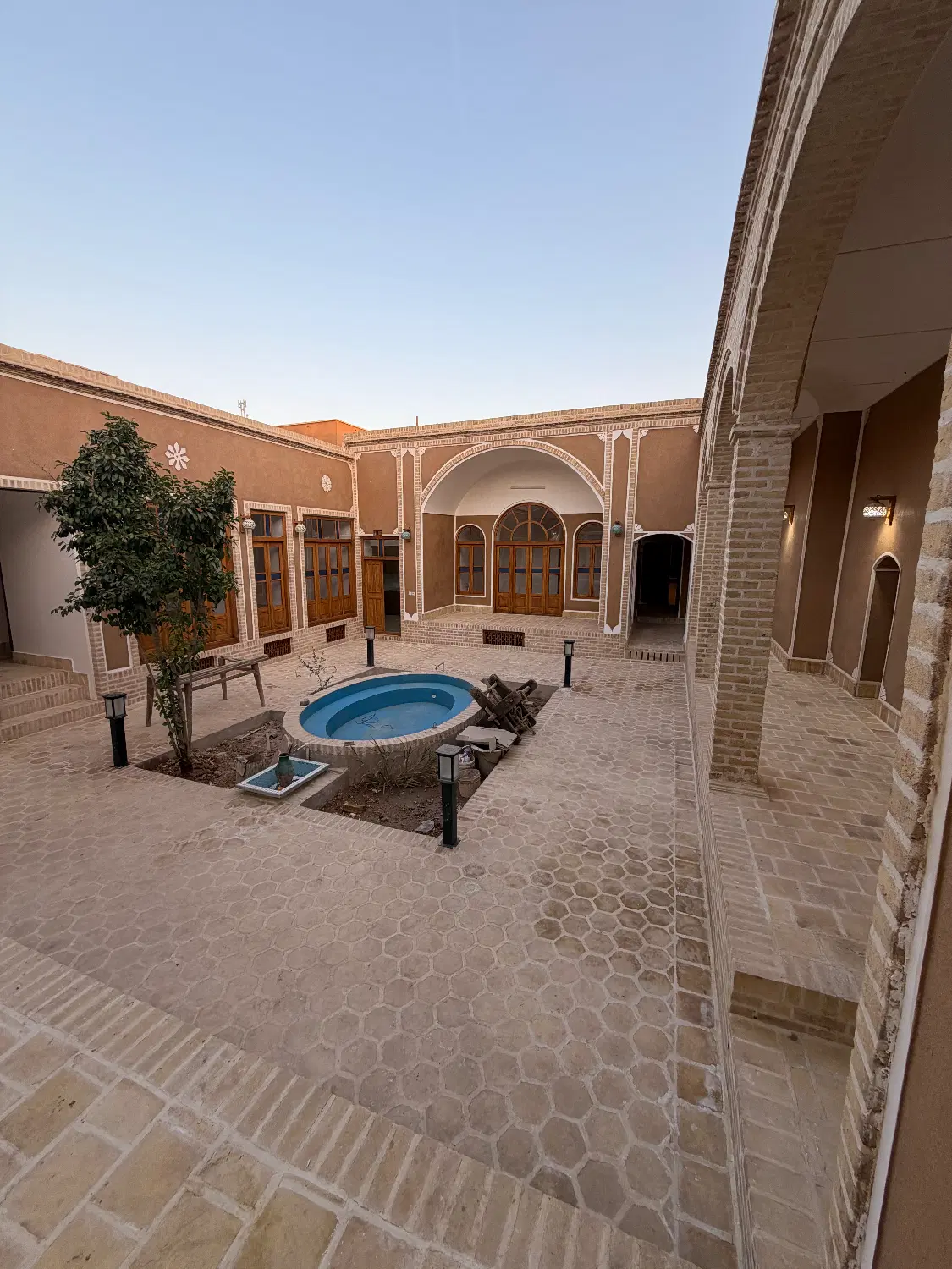 خانه سنتی باسازی شده تکمیل