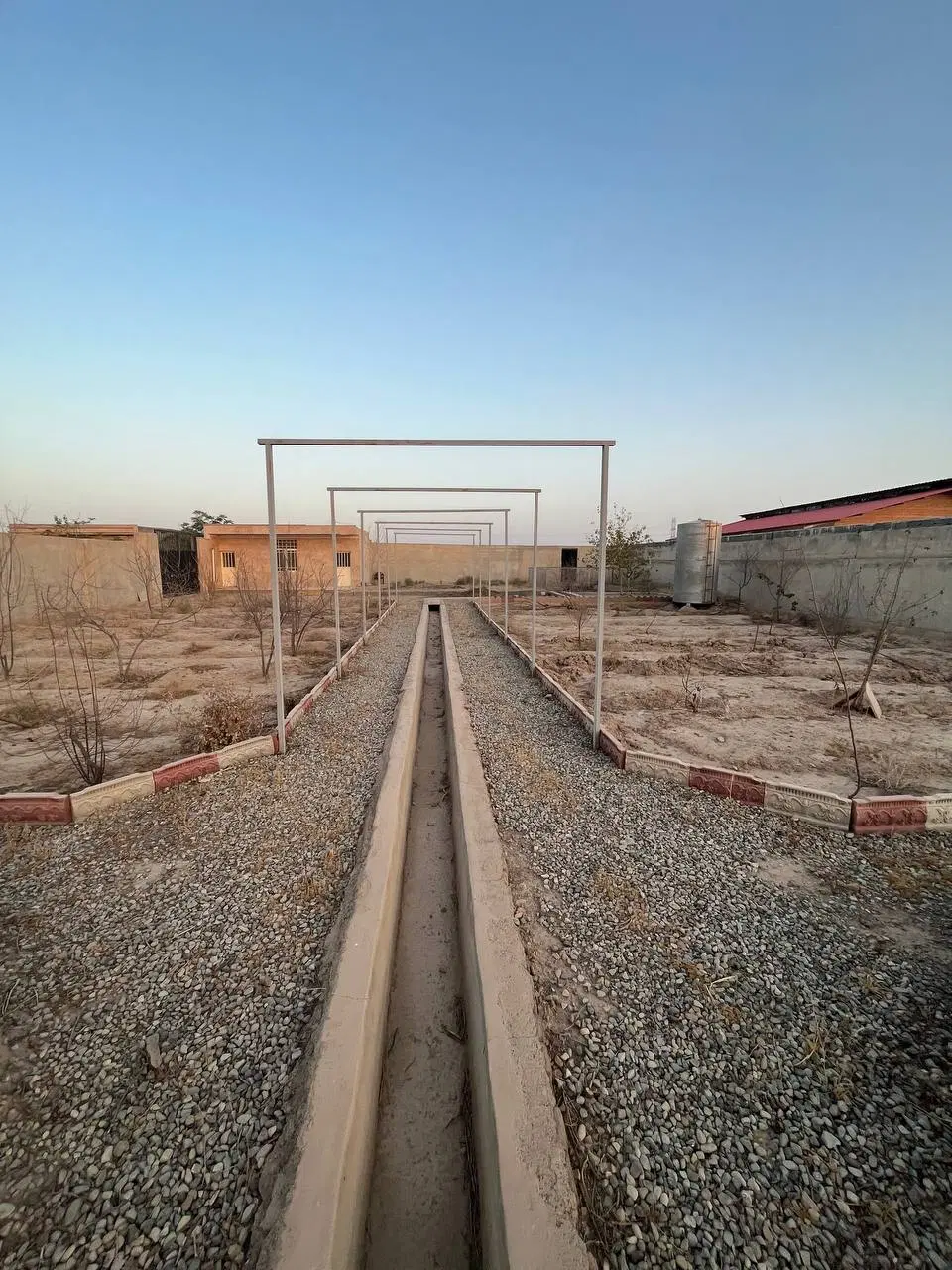 زمین باغی ۱۲۵۰ متری ۴ دیواری