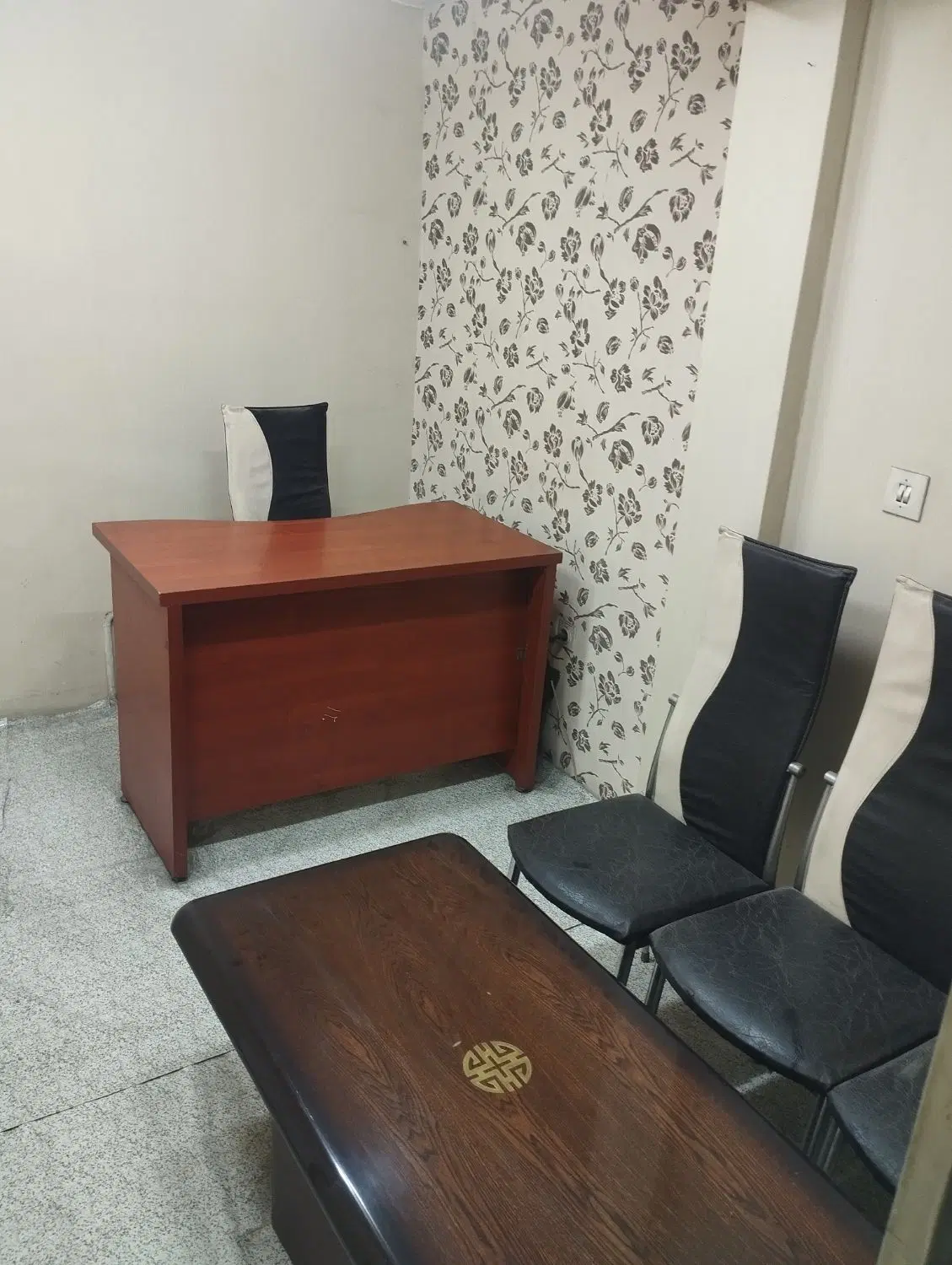 دفتر کار ۱۰ متری کاملا مستقل با انباری