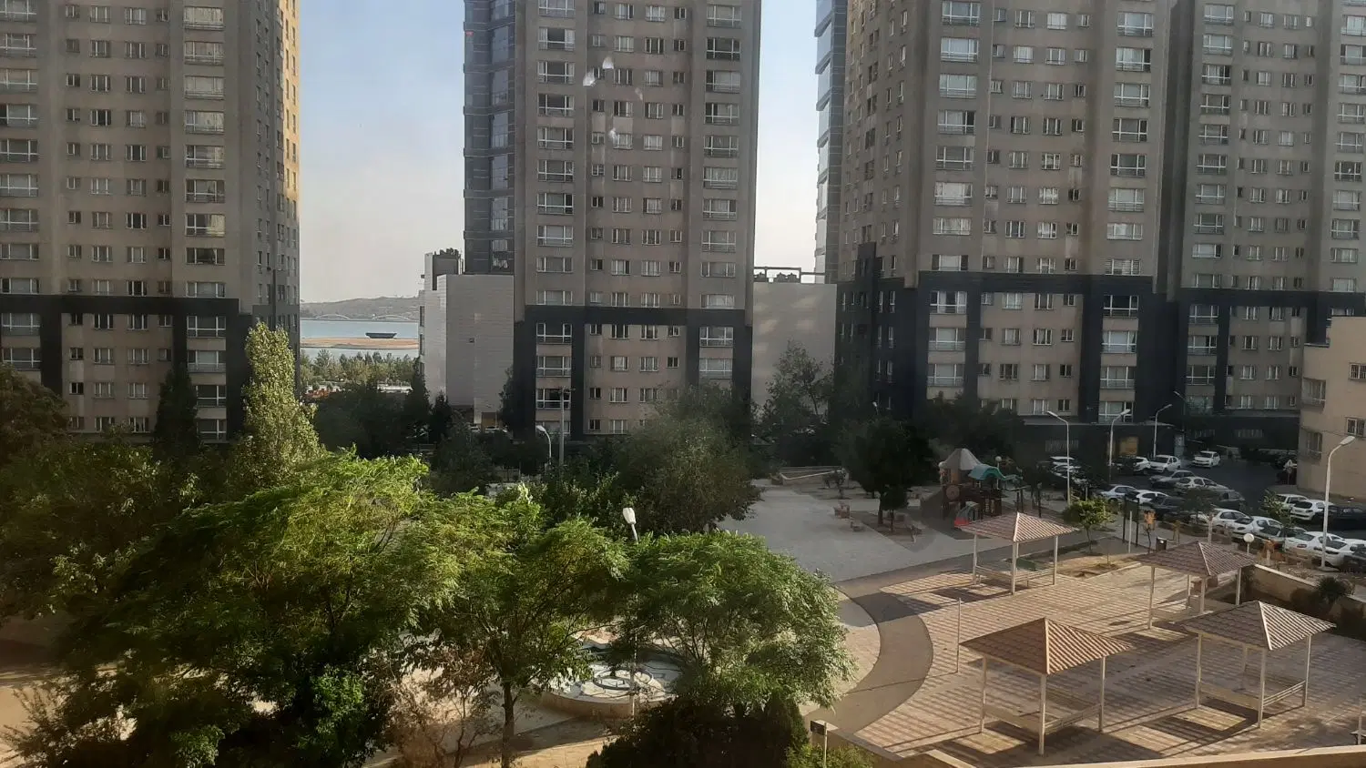 ۱۲۷ متر پارسیا دریاچه سند دار