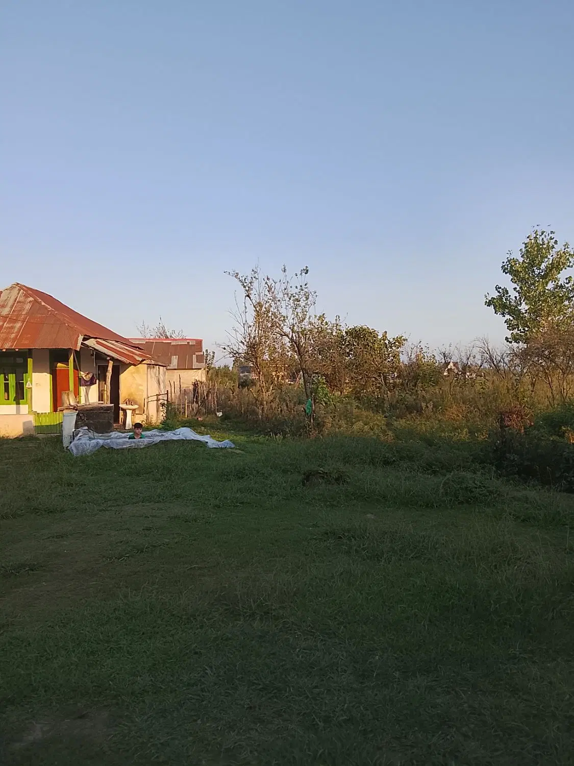 فروش زمین با خانه محوطه