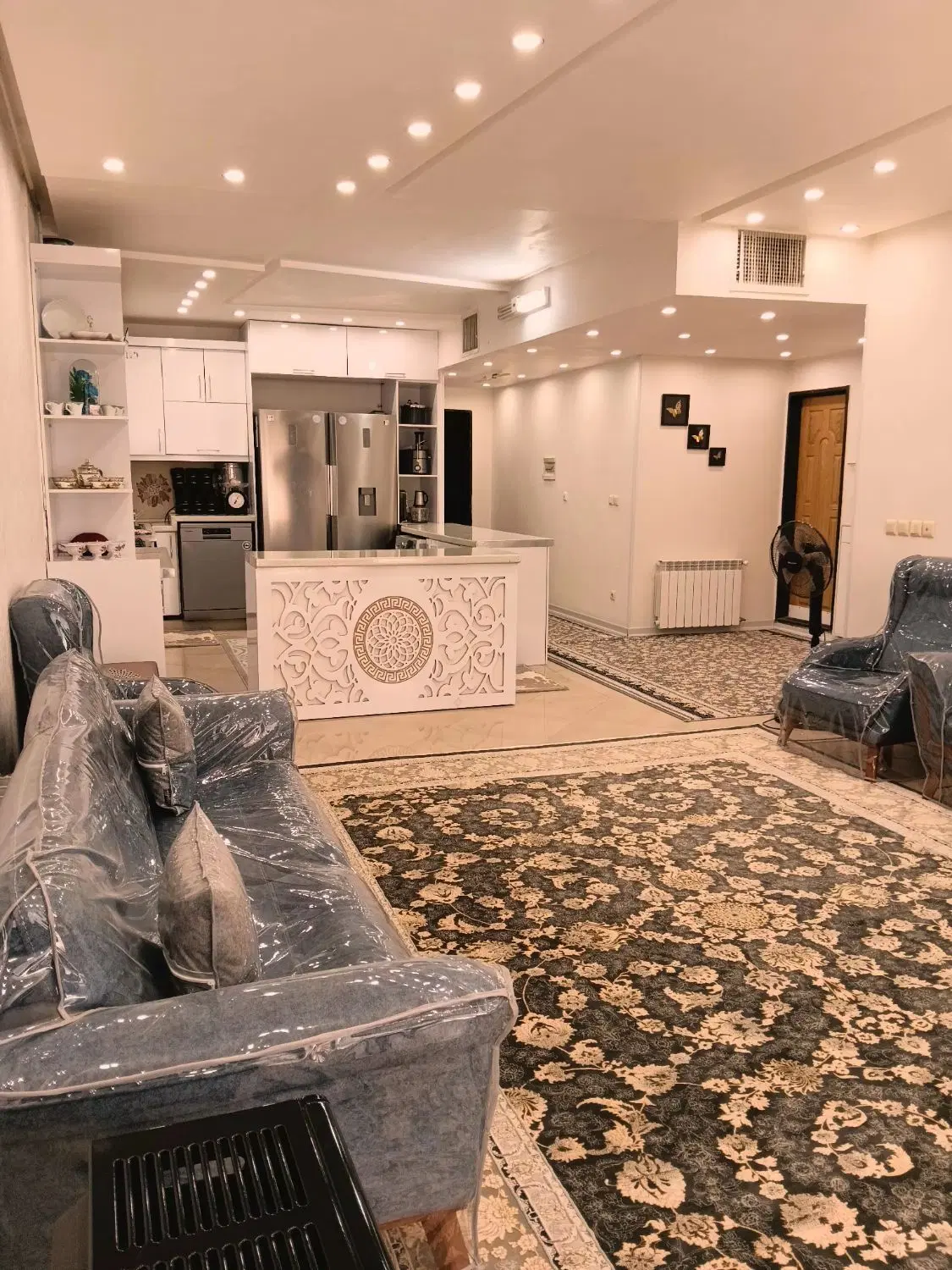 خانه ویلایی فروشی سه طبقه تمام فول اسکلت.تمام سنگ